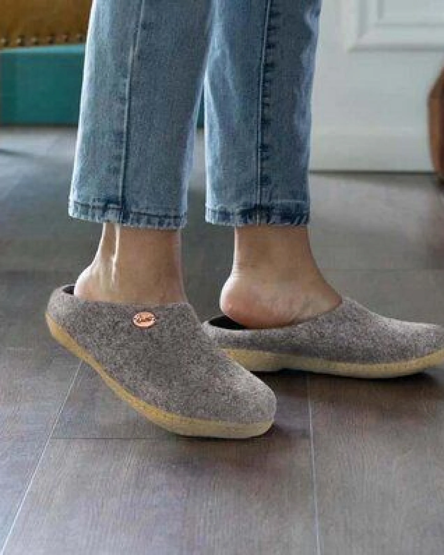 WoolFit Filzpantoffeln „Classic“ mit Naturgummisohle mit weichen Filzeinlagen – Ansicht 3