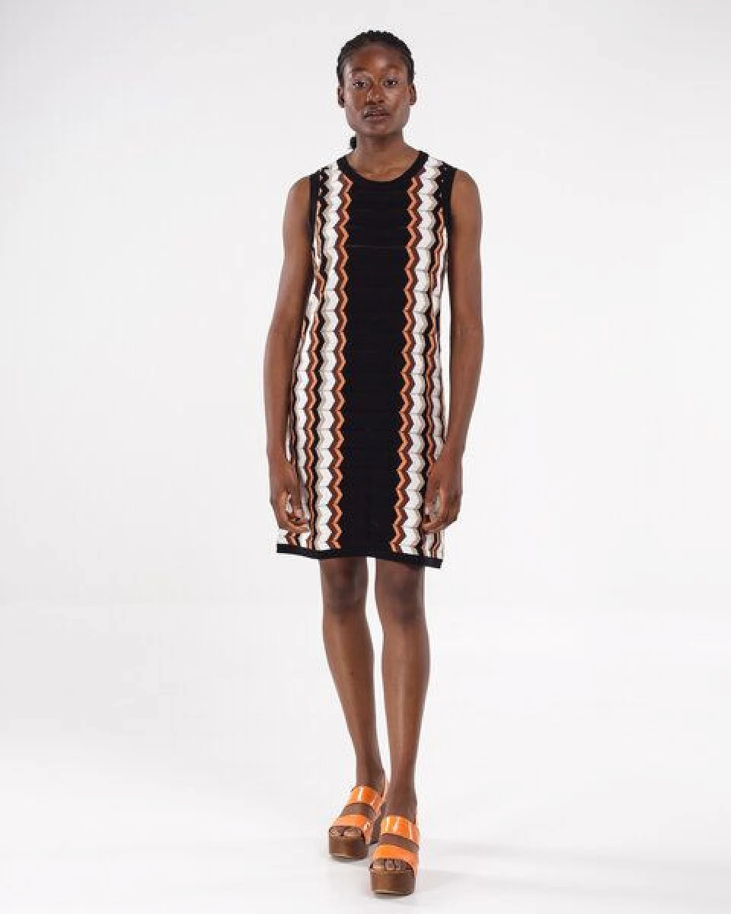 Alma & Lovis Bio-Baumwoll-Strickkleid mit Zackenmuster – Ansicht 4