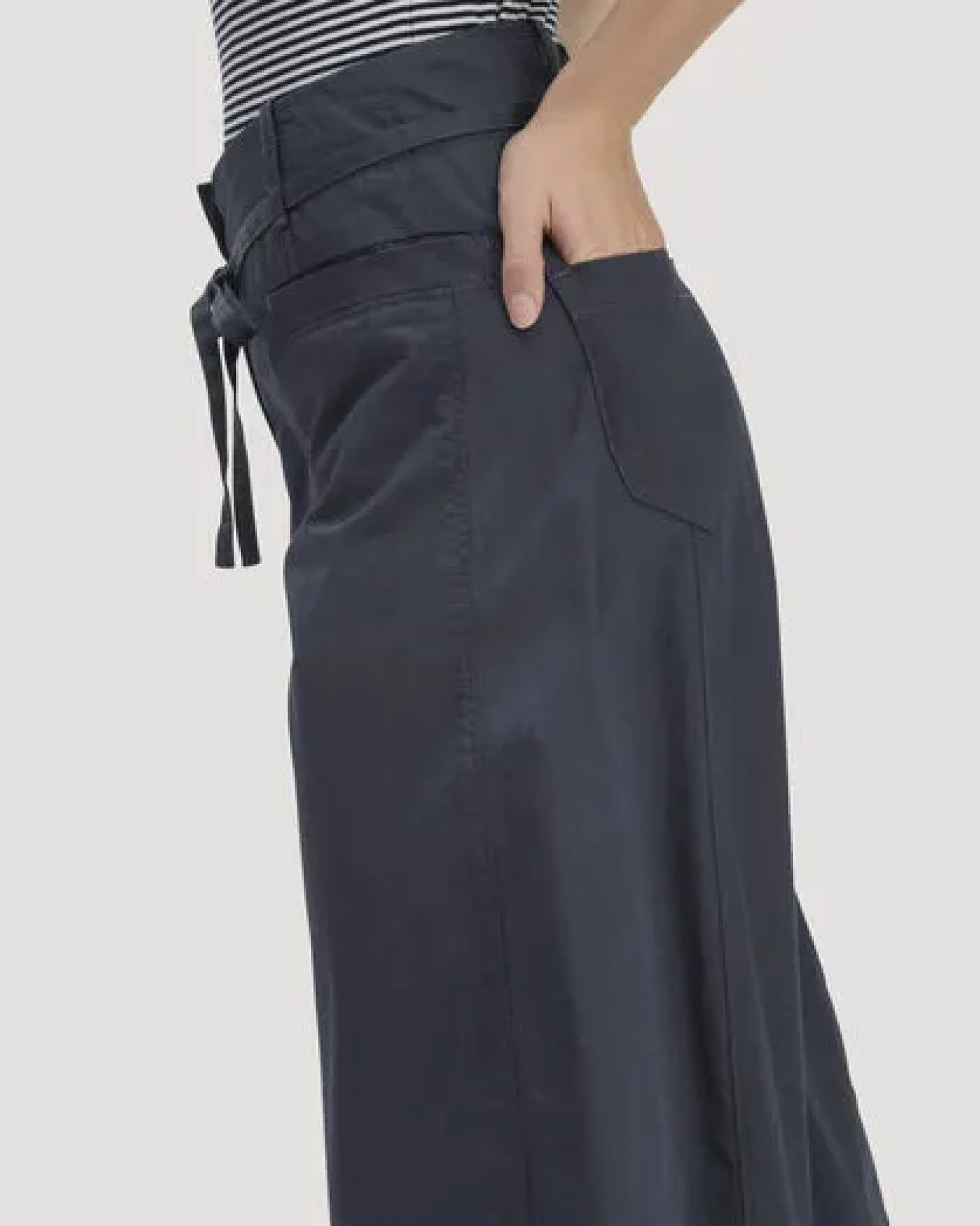 hessnatur Gewebe Hose Barrel Leg aus Bio-Baumwolle mit Elasthan – Ansicht 2
