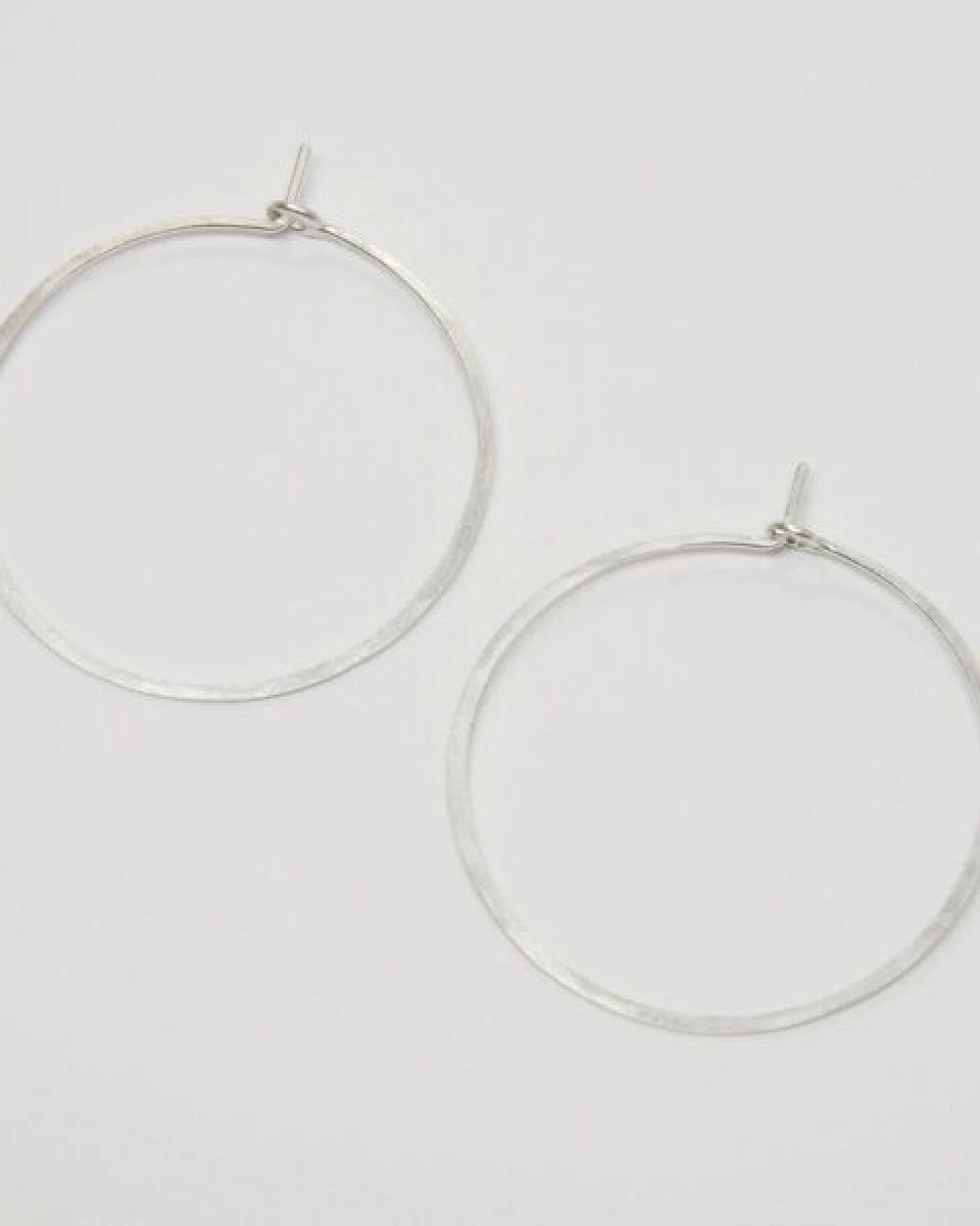 BELLYBIRD Jewellery CREOLEN - Kreis, gehämmert, S/M/L – Ansicht 2