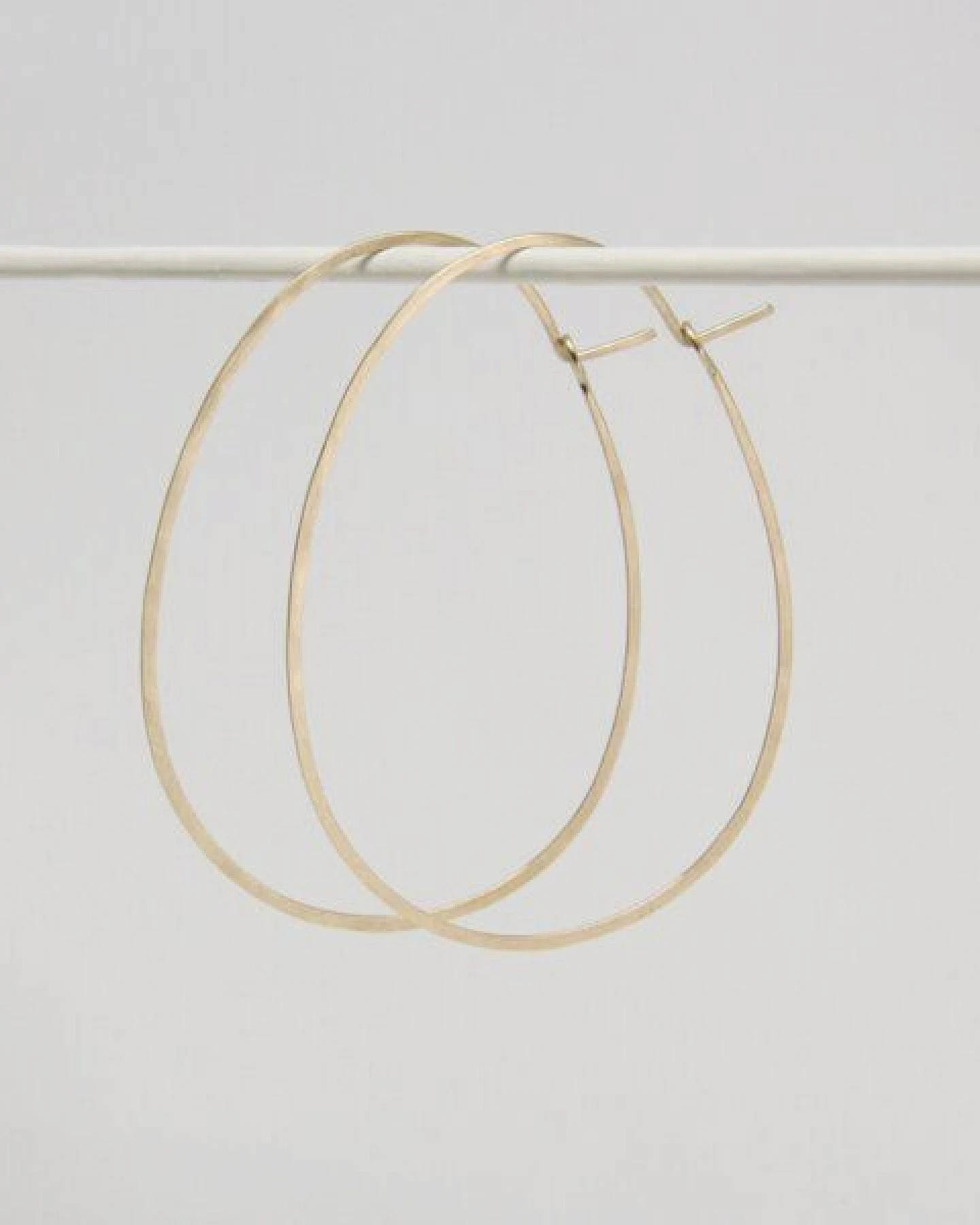 BELLYBIRD Jewellery CREOLEN - Oval, gehämmert, M/L – Ansicht 3