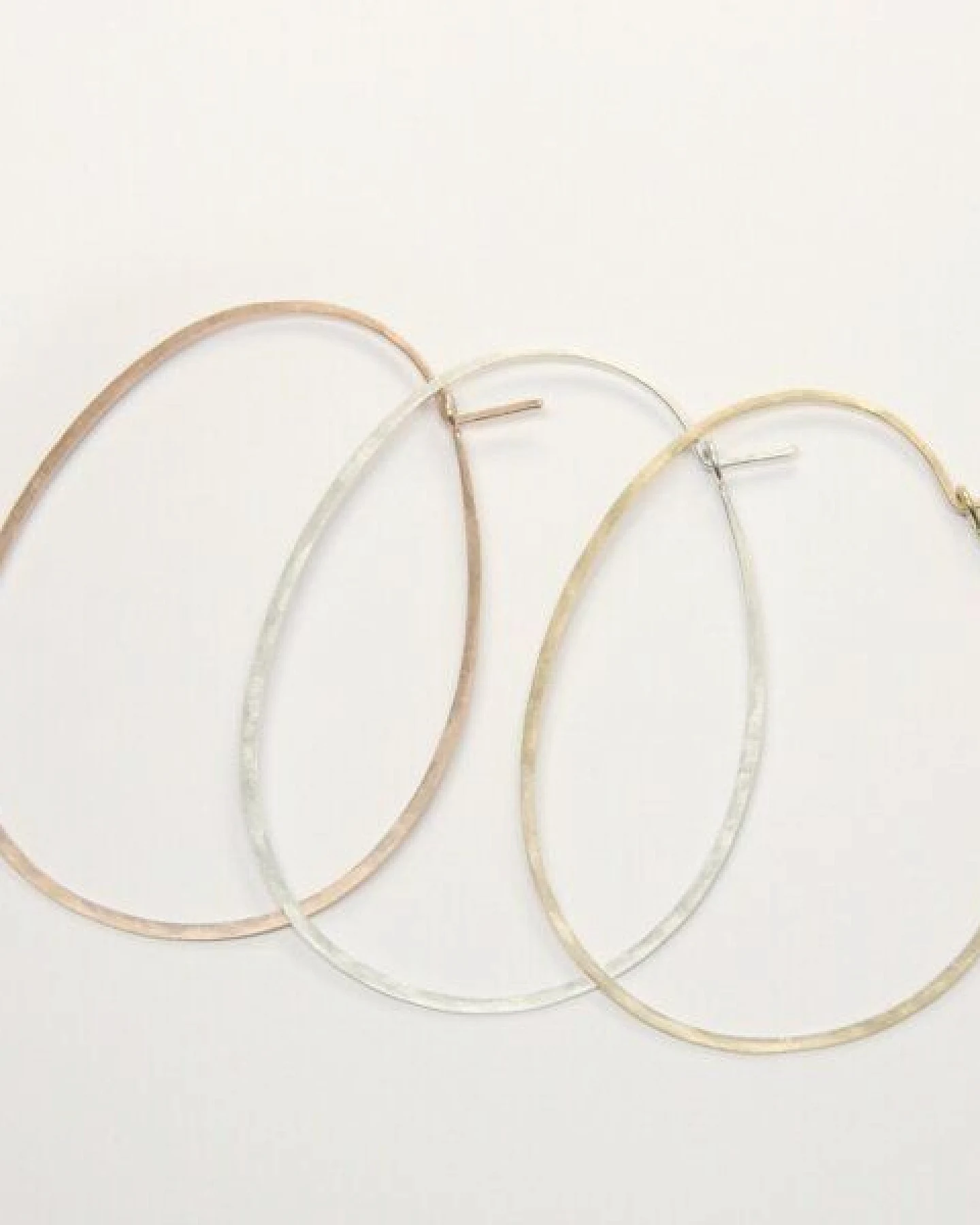 BELLYBIRD Jewellery CREOLEN - Oval, gehämmert, M/L – Ansicht 4