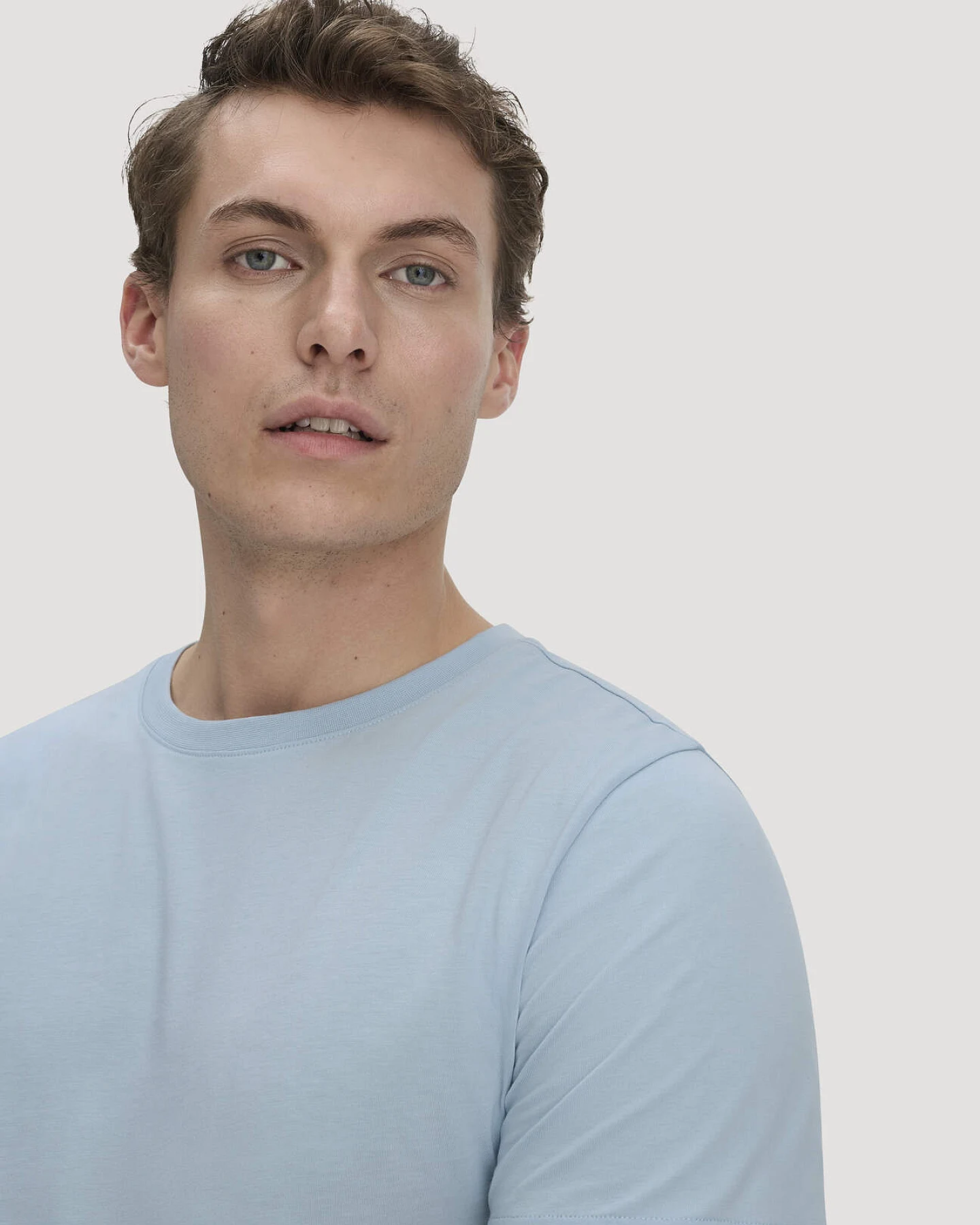 hessnatur Herren T-Shirt Regular aus Regenerative Organic Cotton (ROC) - blau - Größe 46 – Ansicht 4
