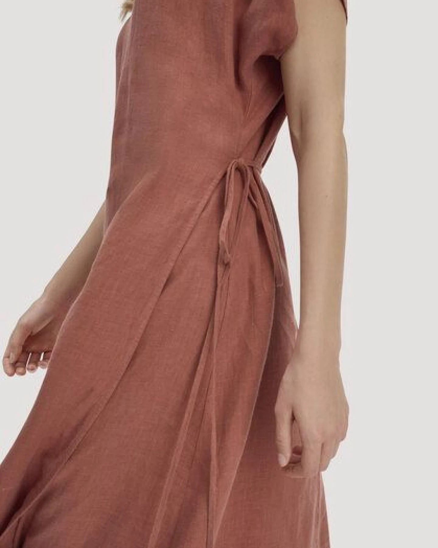 hessnatur Gewebe Kleid mit Wickeloptik Midi aus reinem Leinen – Ansicht 2