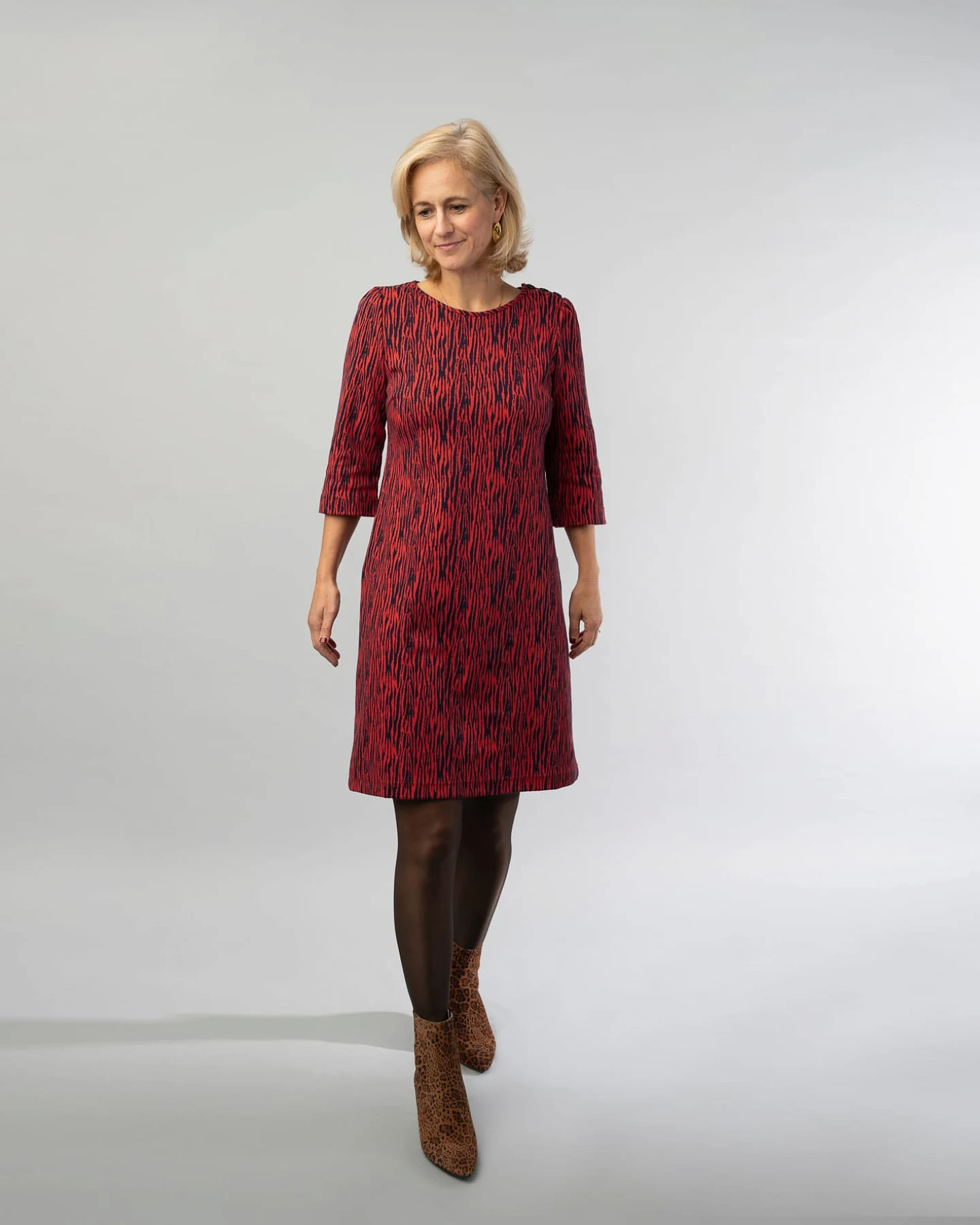 Marjolein Elisabeth Damen vegan Jolein Rotes Zebra Kleid – Ansicht 2