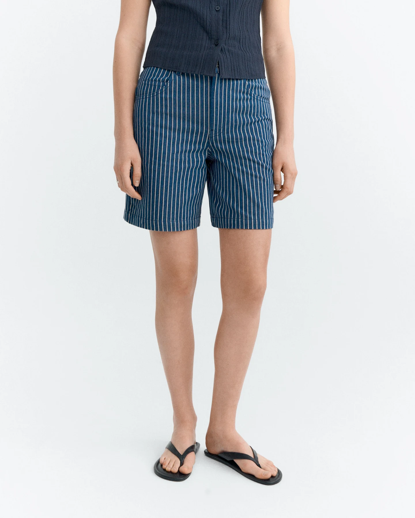 Thinking MU Damen vegan Shorts Luisa Railway Gestreift Blau – Ansicht 2
