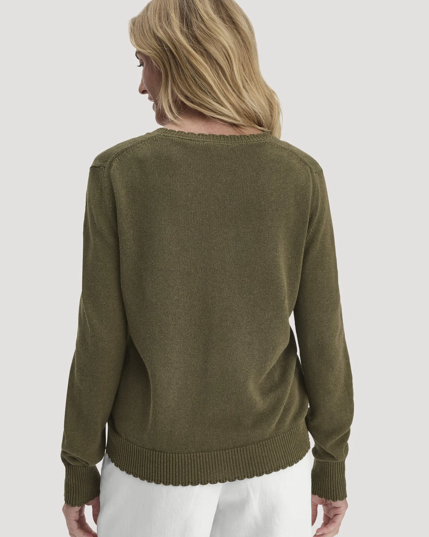 hessnatur Damen Strick Pullover Relaxed aus Leinen mit Bio-Baumwolle und LENZING™ ECOVERO - grün - Größe M – Ansicht 3