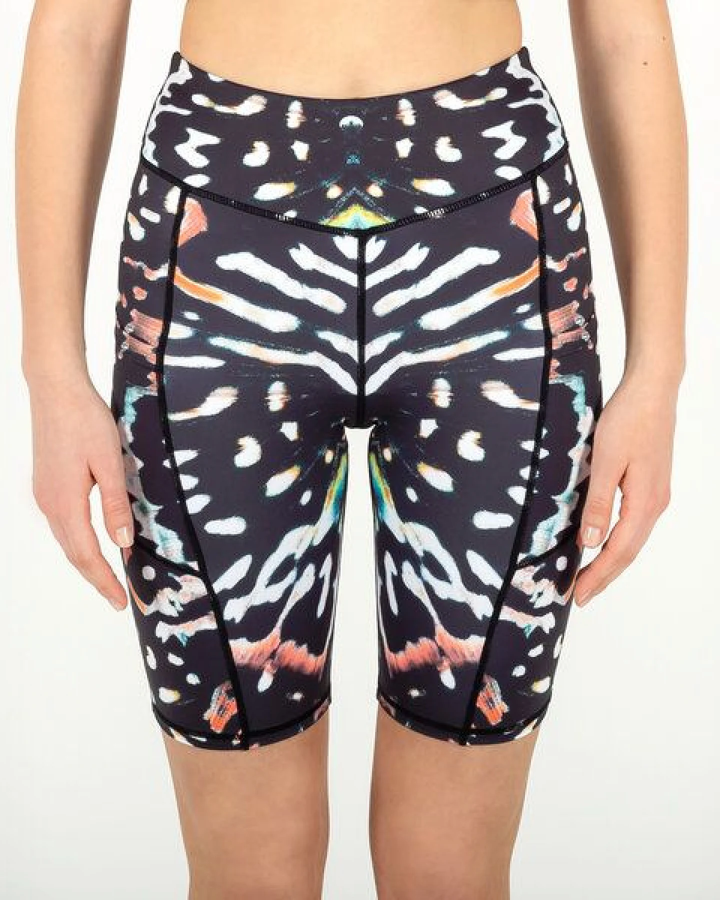 Yoga Hero Biker Shorts mit drei Eingrifftaschen – Ansicht 3