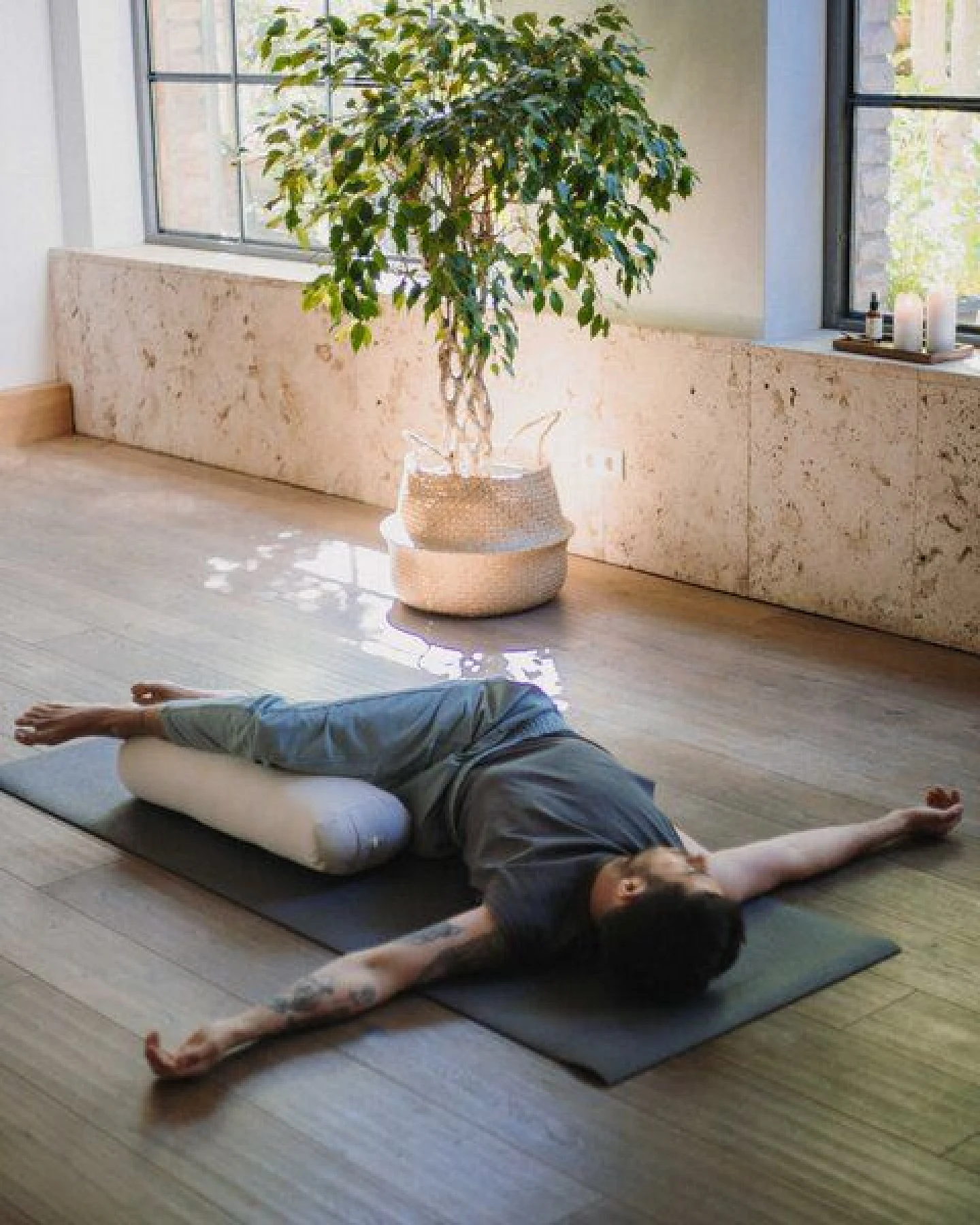 Lotuscrafts BIO Yoga Bolster RESTORATIVE S mit weicher Kapokwolle gefüllt – Ansicht 3