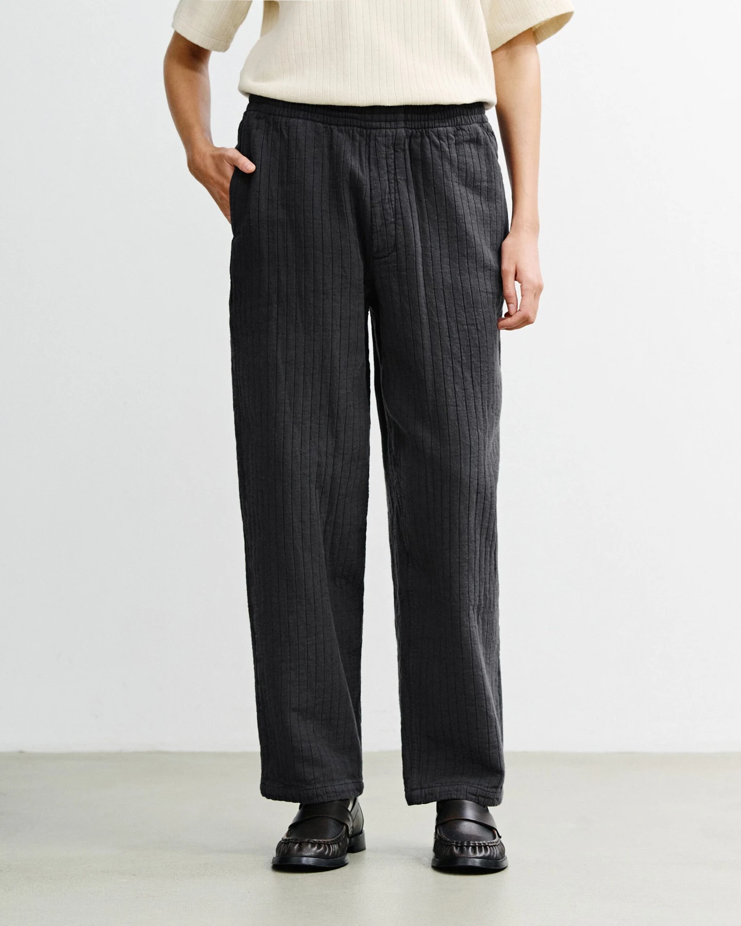 Rotholz Damen vegan Hose Mit Weitem Bein Gerippt Anthrazit – Ansicht 2