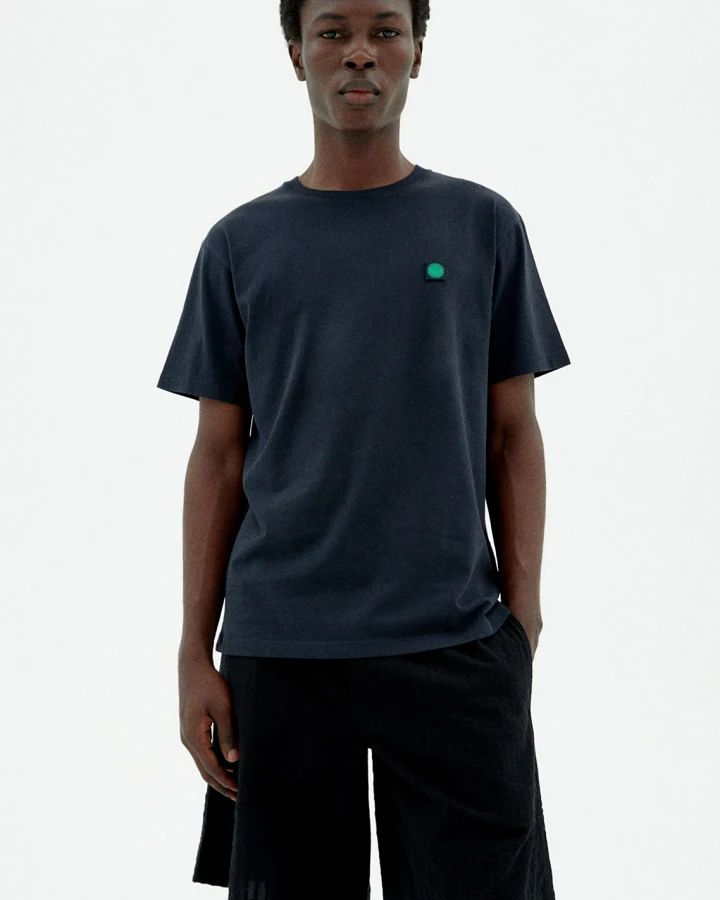 Thinking MU Herren vegan T-Shirt Mit Grüner Sonne Rückseite Schwarz