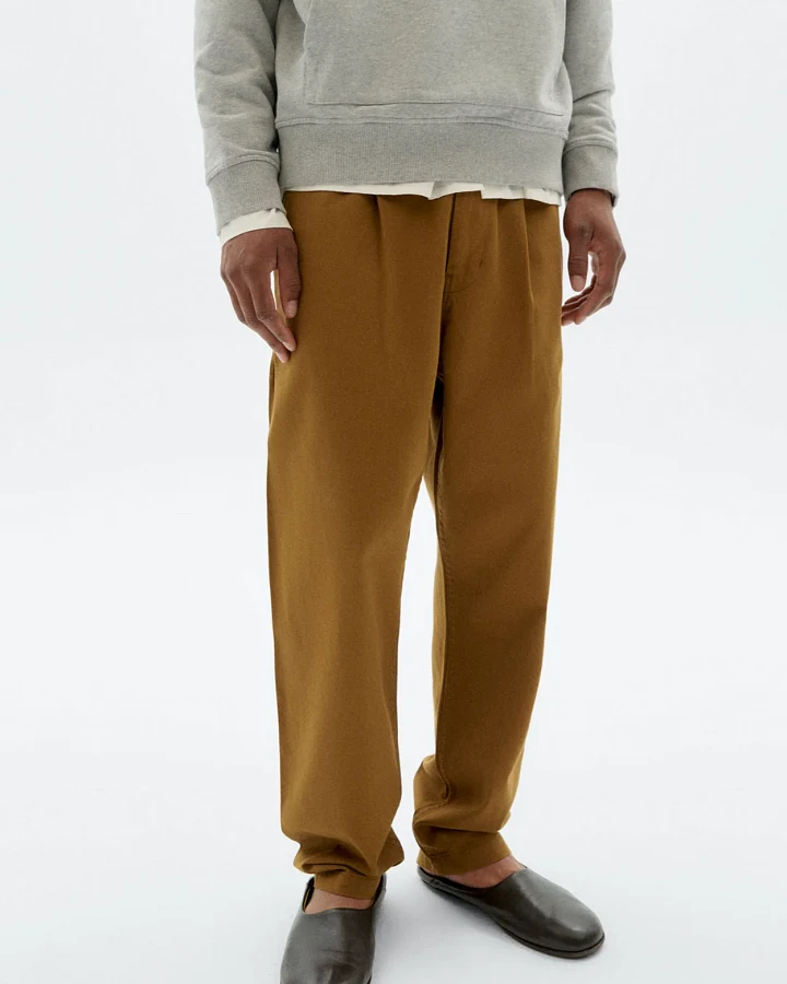Thinking MU Herren vegan Hose Relaxed Plissee Wotan Braun