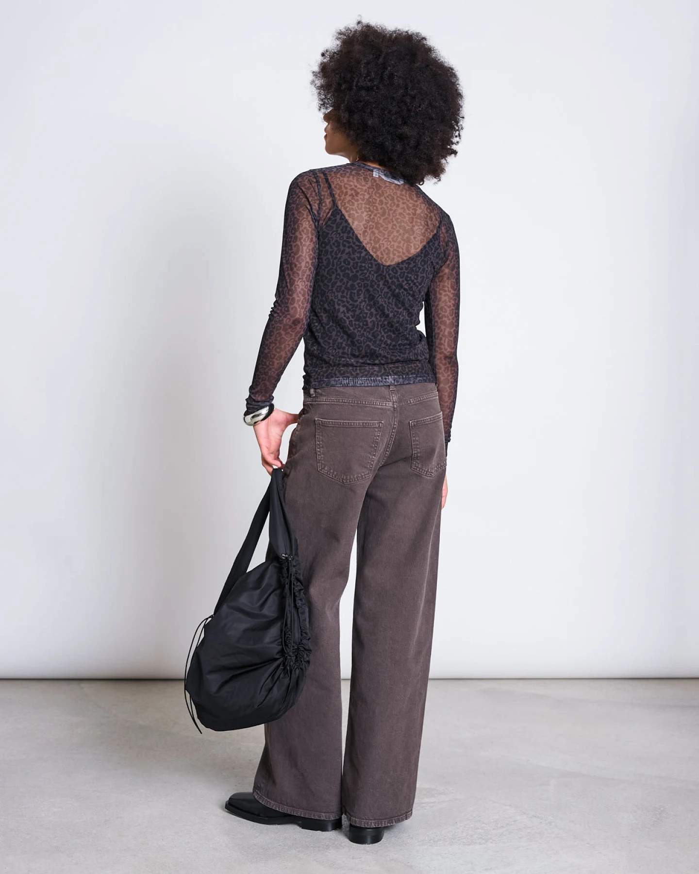 JAN 'N JUNE Damen vegan Langarm-Shirt Aus Mesh Mit Dora Dark Leo Print – Ansicht 2