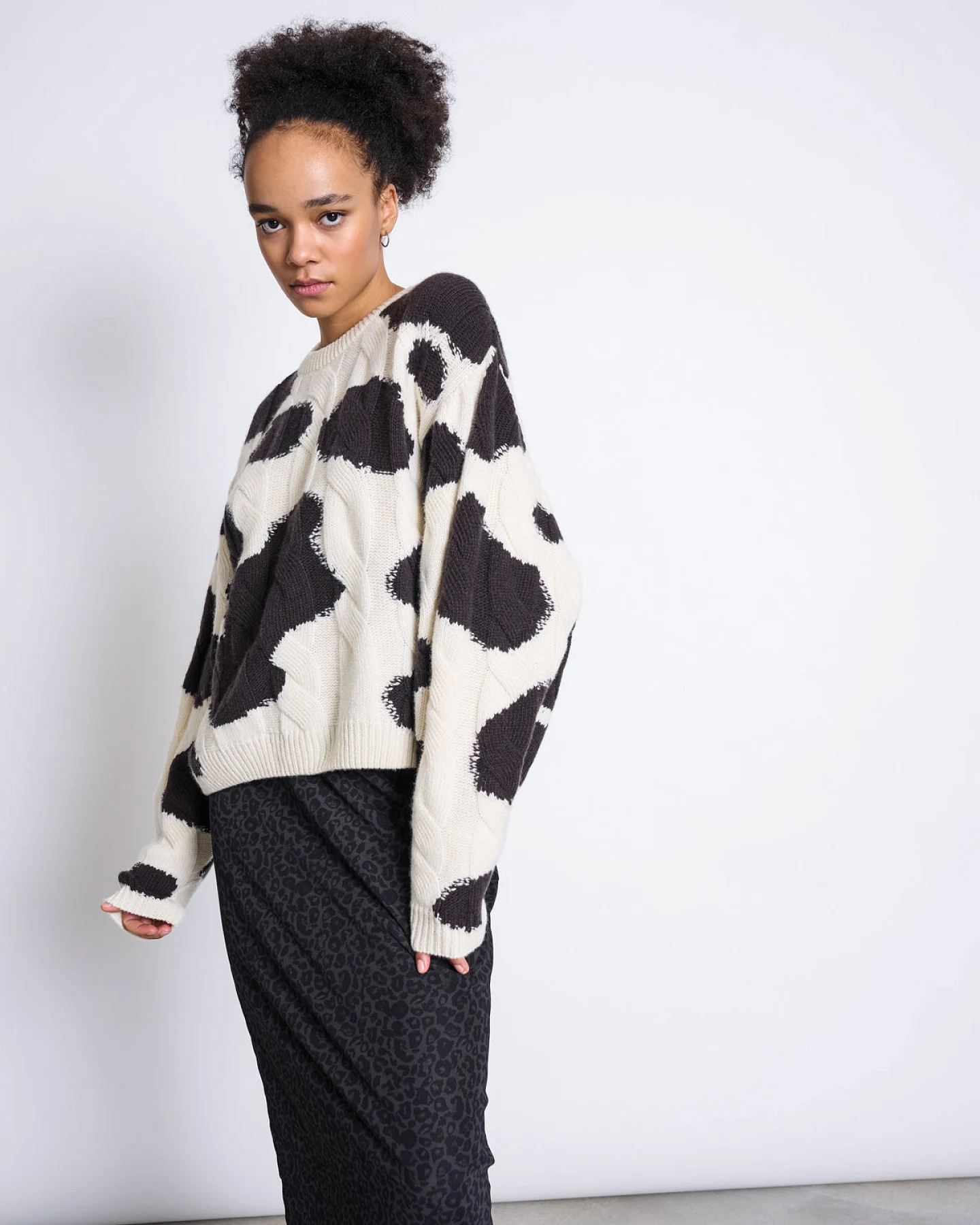 JAN 'N JUNE Damen vegan Maxirock Aus Netzstoff Smuk Dunkler Leo-Print – Ansicht 2