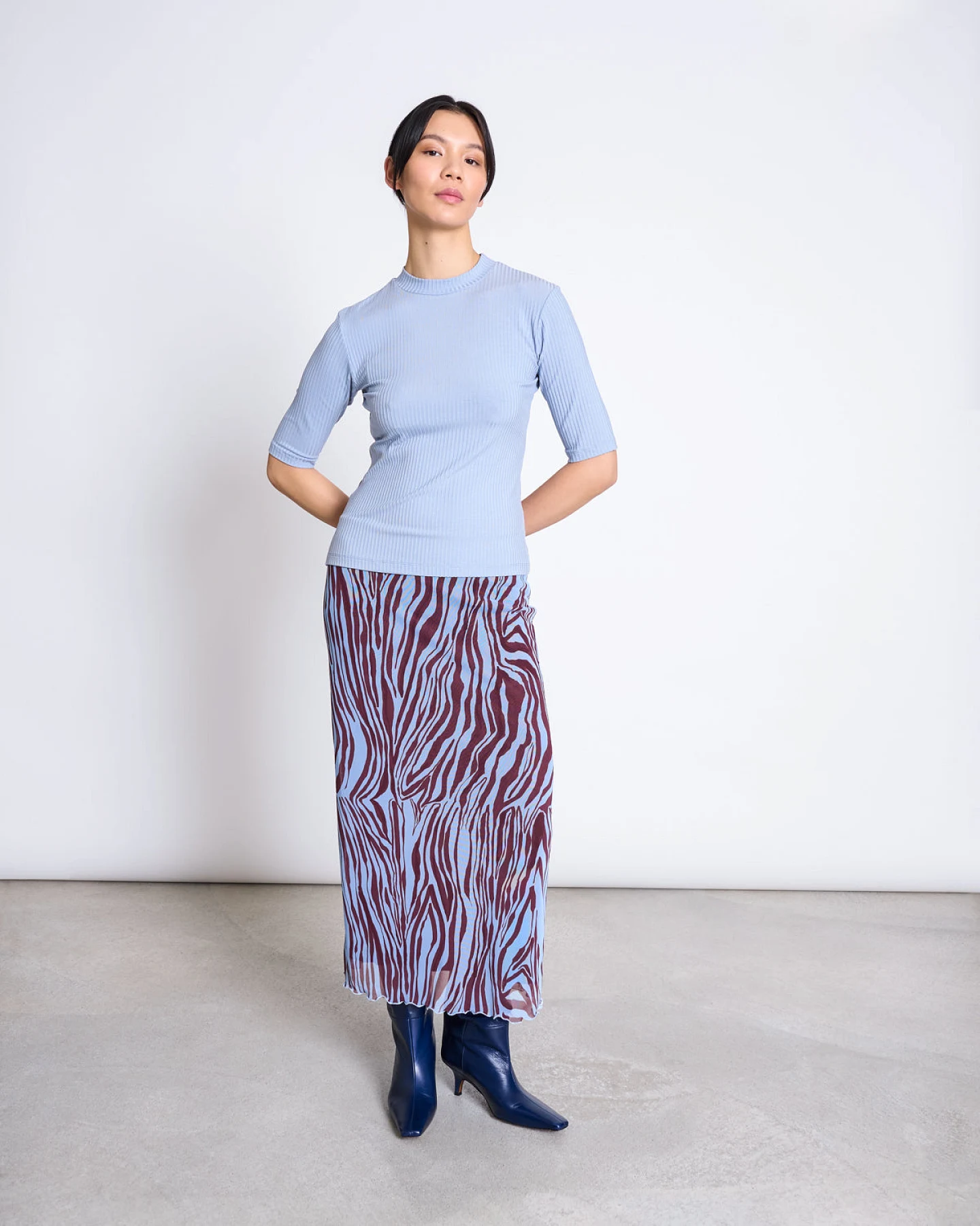 JAN 'N JUNE Damen vegan Maxirock Aus Netzstoff Smuk Blau Zebra-Print – Ansicht 2
