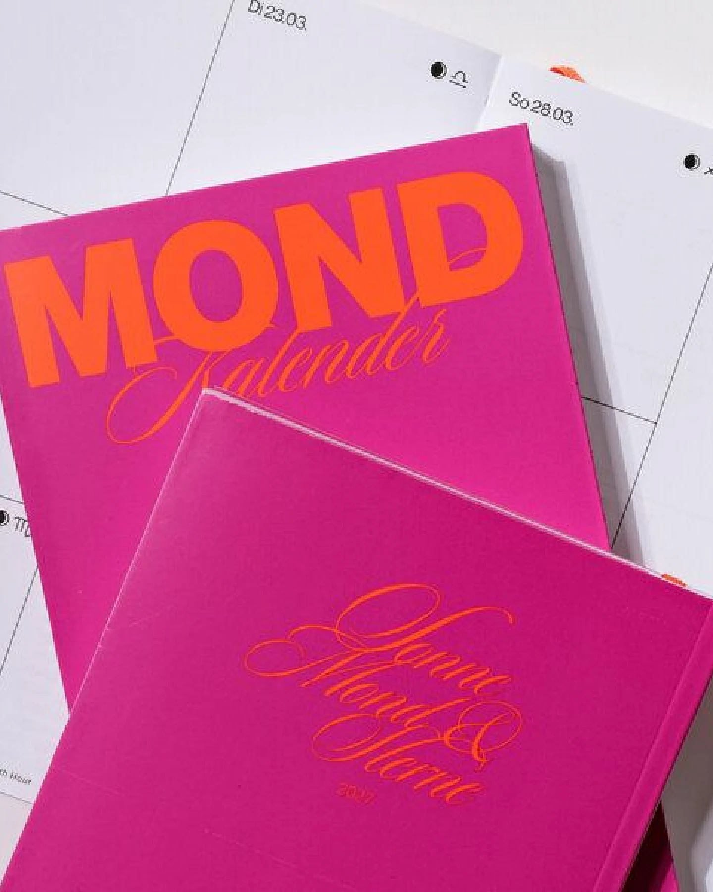 Candrakala Mondkalender 2027 – Supernova Pink – Ansicht 2