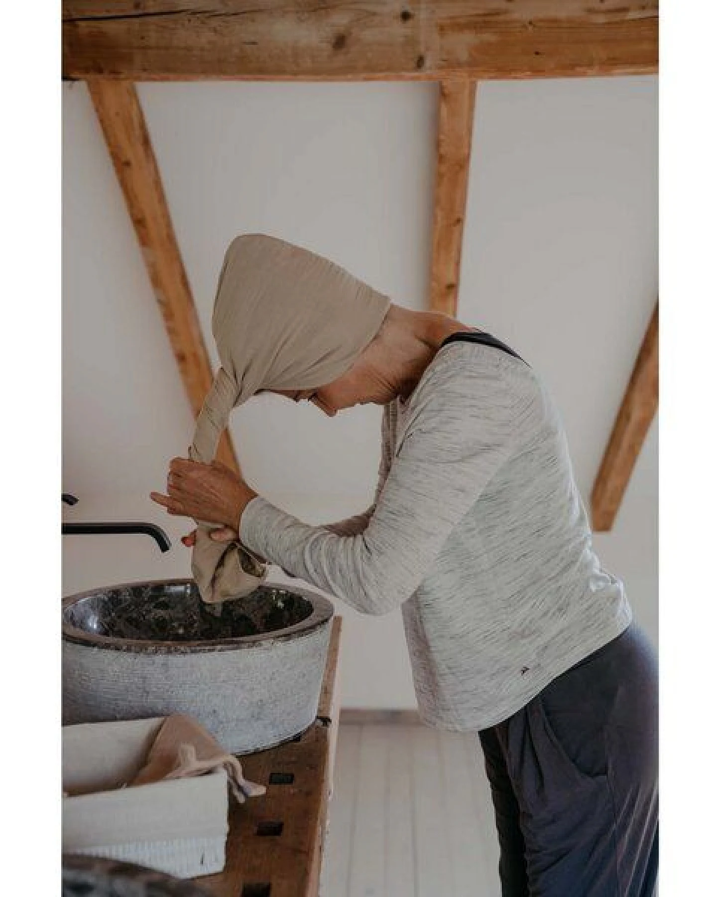 Hutch&Putch - Musselin Turban - Haarturban mit Knopf - aus 100% Bio Baumwolle - für langes und kurzes Haar geeignet - Saugstark und Kuschelweich – Ansicht 4