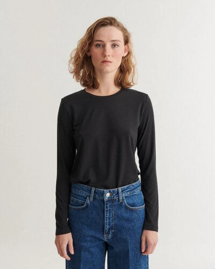 Produktseite: Basic Apparel Langarmshirt JOLANDA aus TENCEL von LENZING