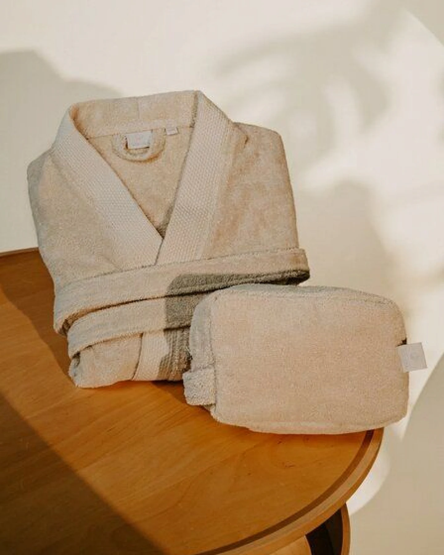 Pamukia Set aus Frottee-Bademantel & Kosmetiktasche – 100 % GOTS-zertifizierte Bio-Baumwolle – Ansicht 3