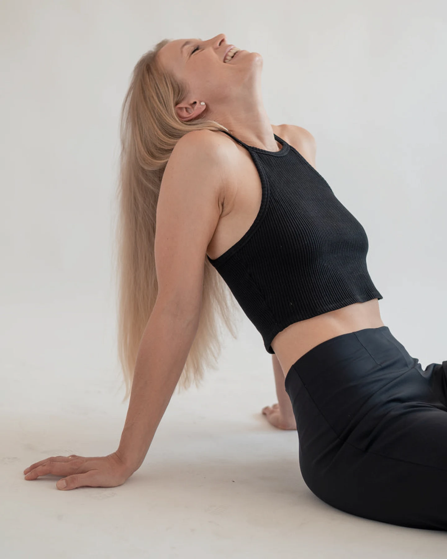 Marenika Damen vegan Crop Top Audrey Schwarz – Ansicht 2