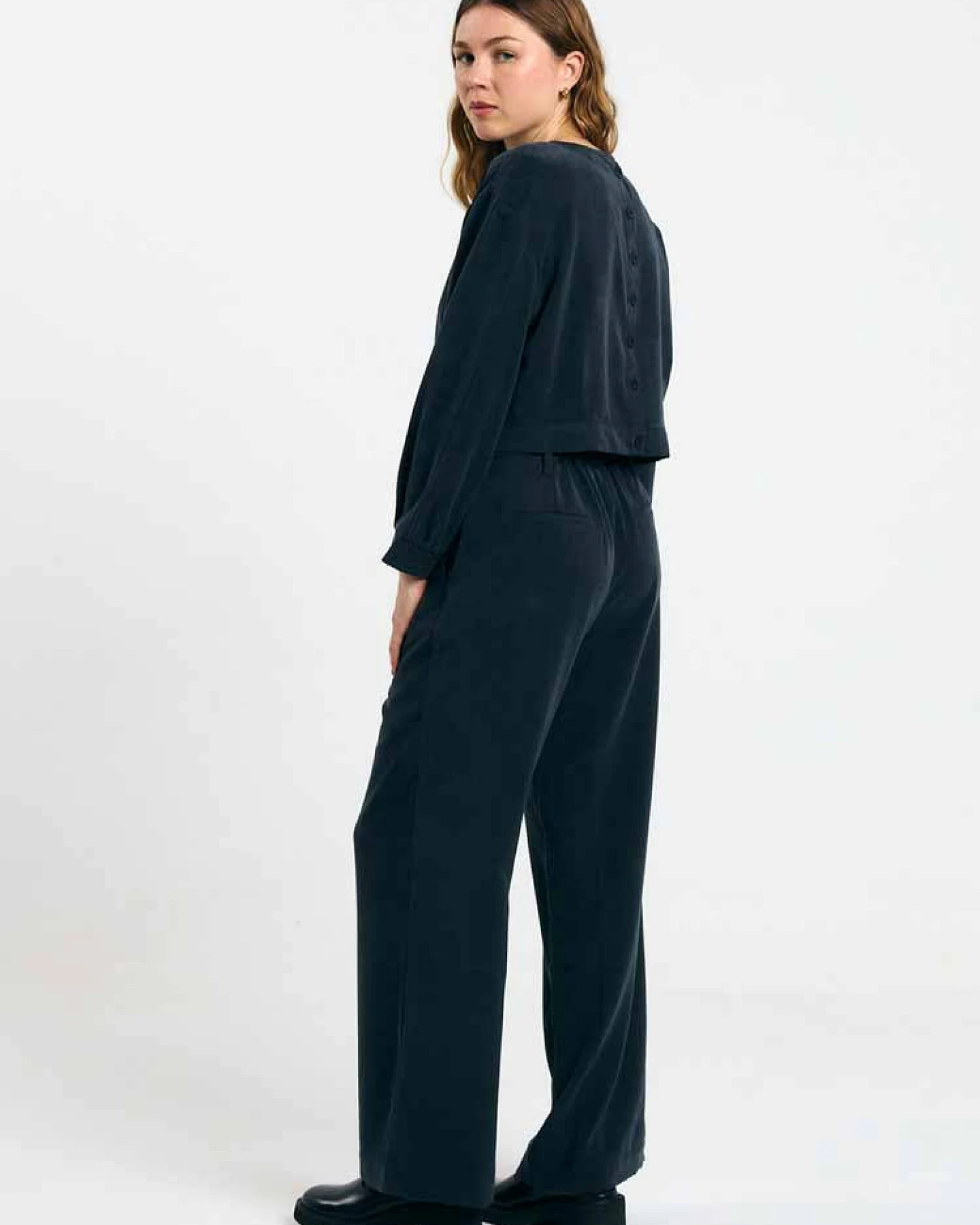 SUITE13LAB Damen vegan Bluse Sintra Schwarz – Ansicht 2