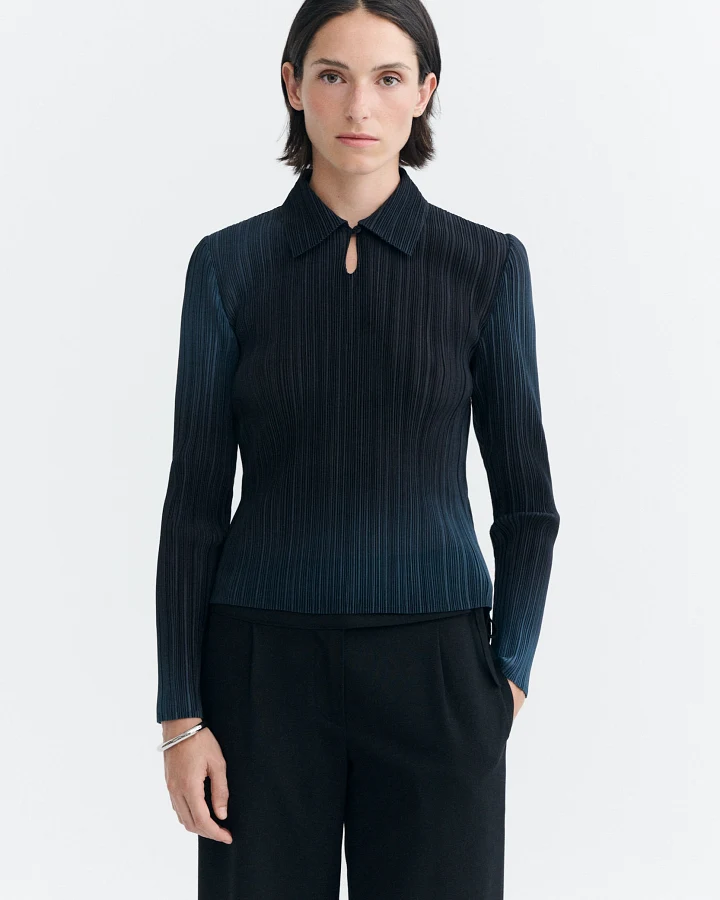 Thinking MU Damen vegan Top Plisado Whisper Agostina Dunkelblau