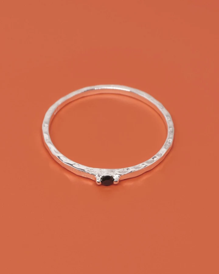 fejn Damen vegan Ring Gehämmert Schwarz Silber