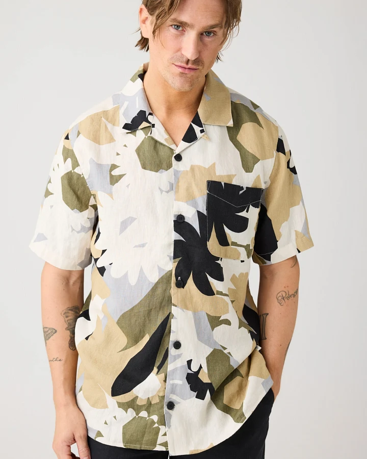 KnowledgeCotton Apparel Herren vegan Shirt Kurzarm Relaxed Print Grün