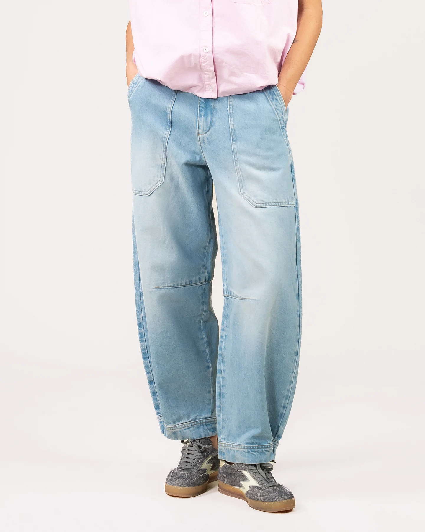 Kuyichi Damen vegan Jeans Jane Barrel Hellblau – Ansicht 2