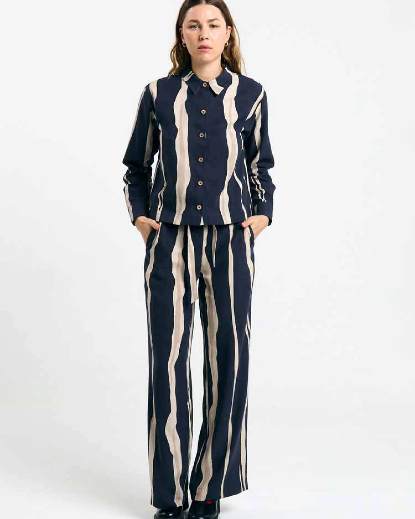 SUITE13LAB Damen vegan Shirt Lisboa Flysch Print – Ansicht 2