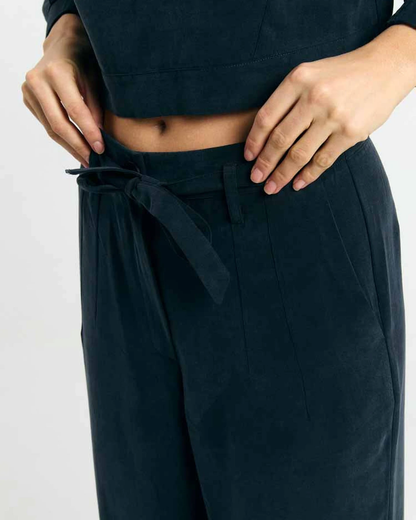 SUITE13LAB Damen vegan Hose Eo Schwarz – Ansicht 2