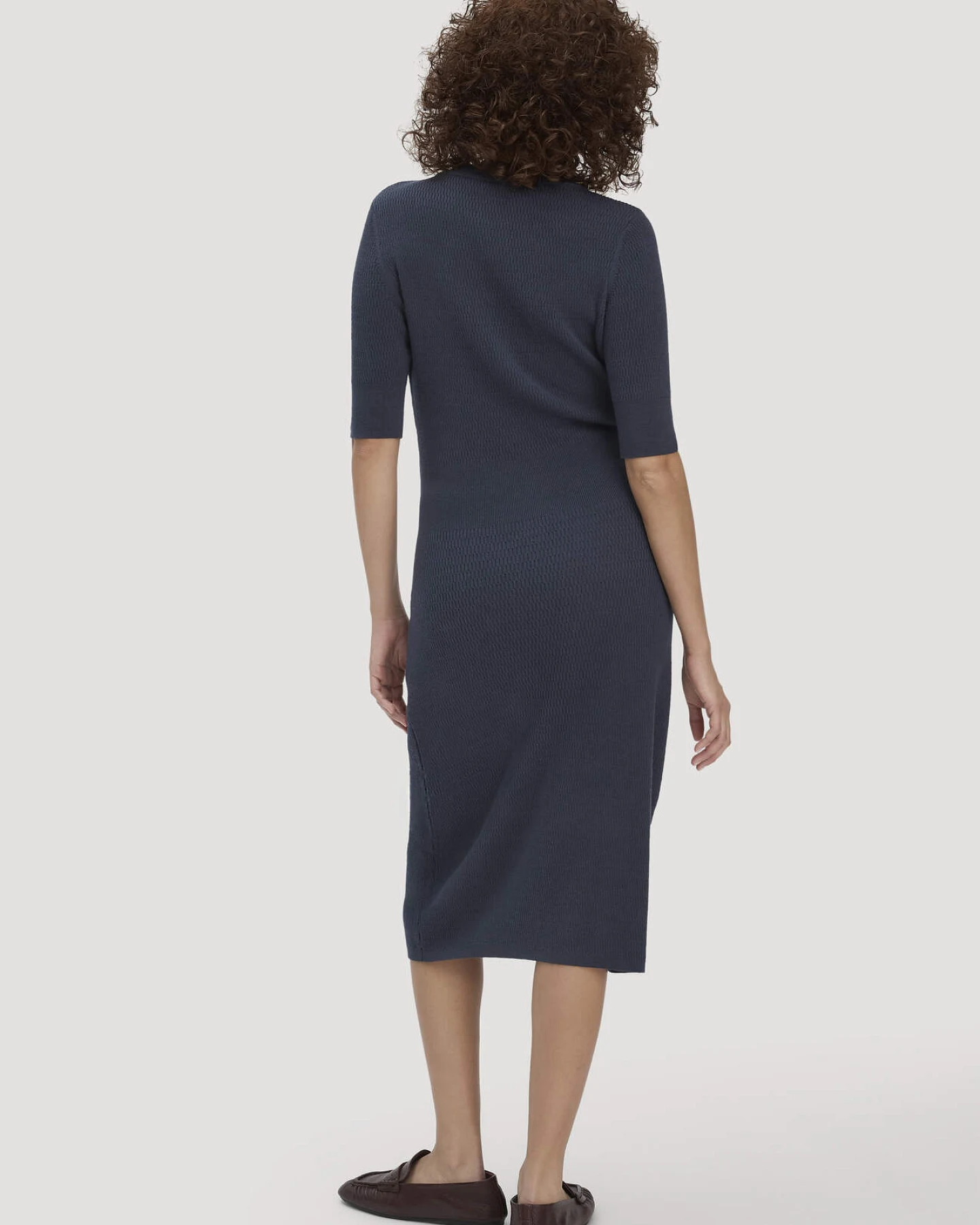 hessnatur Damen Strick Kleid Regular aus Bio-Baumwolle und Wolle - blau - Größe L – Ansicht 2
