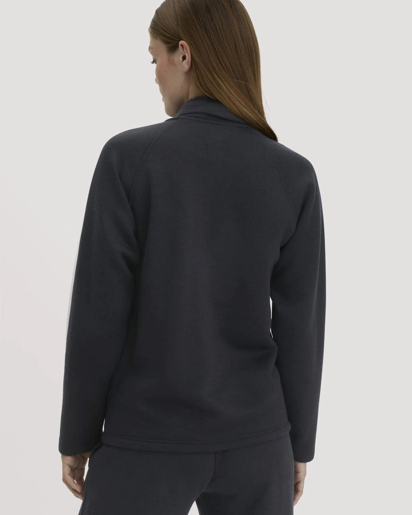 hessnatur Loungewear Jacke Relaxed ACTIVE WOOL aus Bio-Merinowolle - schwarz - Größe S – Ansicht 3