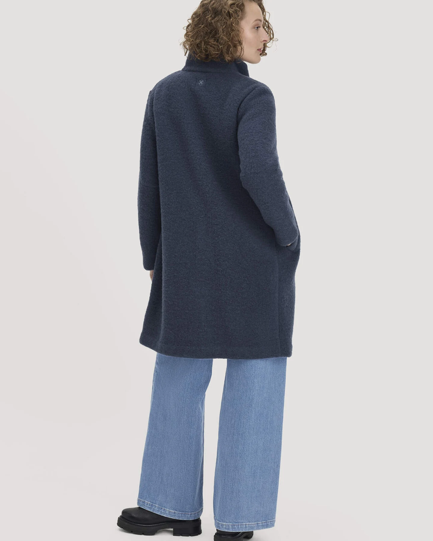 hessnatur Damen Wollfleece Mantel Regular aus Bio-Merinowolle - blau - Größe 44 – Ansicht 2