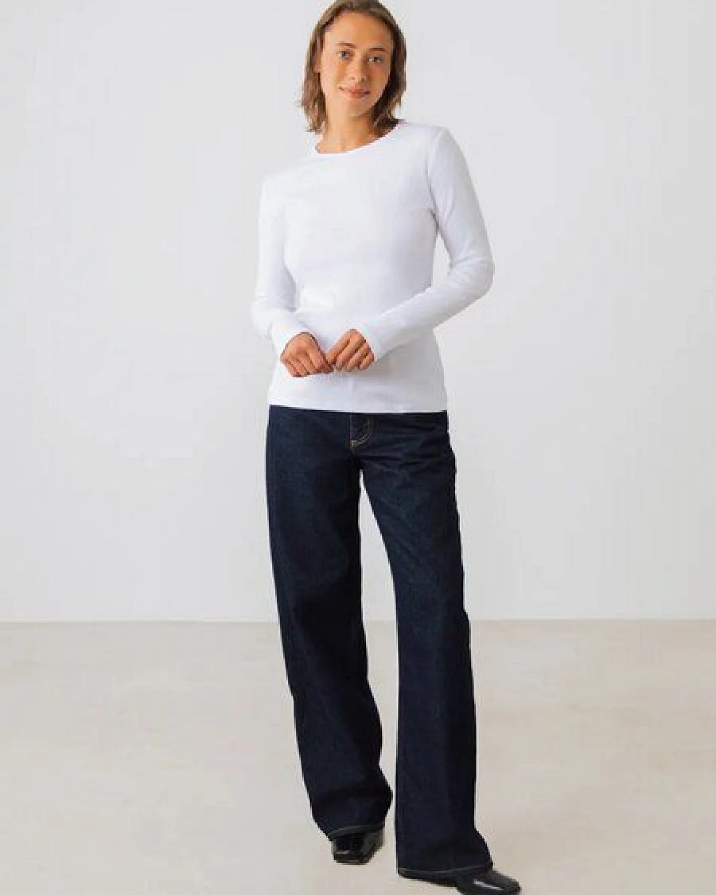 Honest Basics Damen Geripptes Langarmshirt aus Bio- und recycelter Baumwolle – Ansicht 4