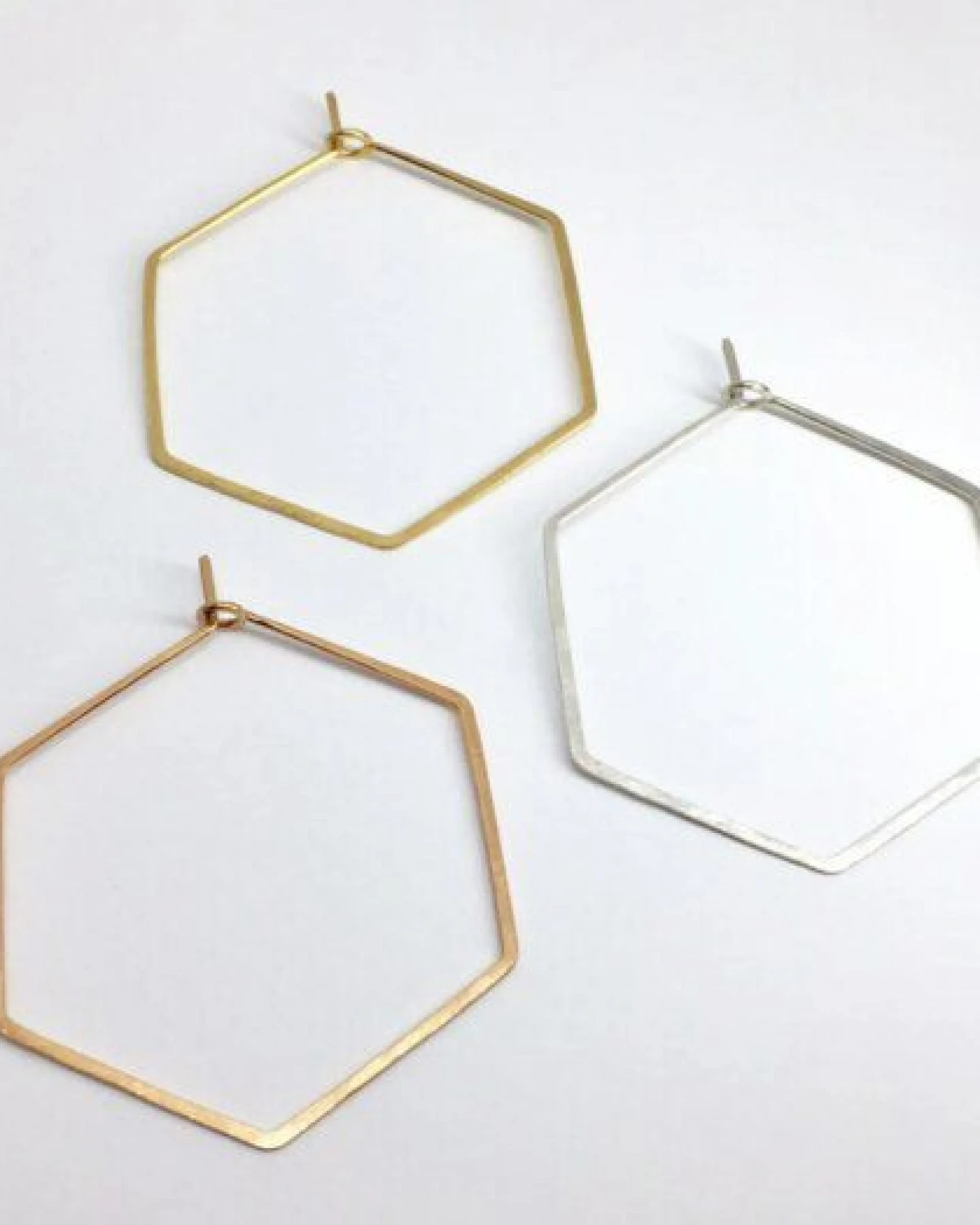 BELLYBIRD Jewellery CREOLEN - Hexagon, gehämmert, S/M/L – Ansicht 3