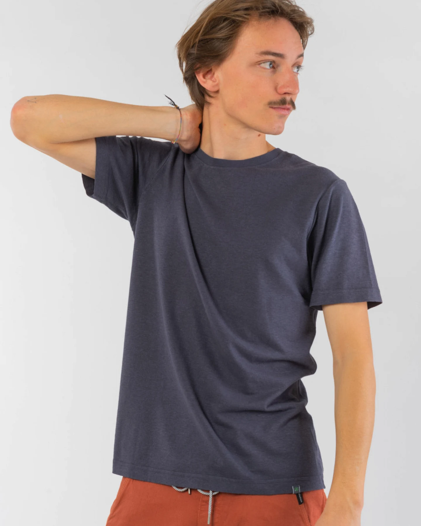 Slim Fit T-Shirt aus Hanf & Bio Baumwolle – Ansicht 4