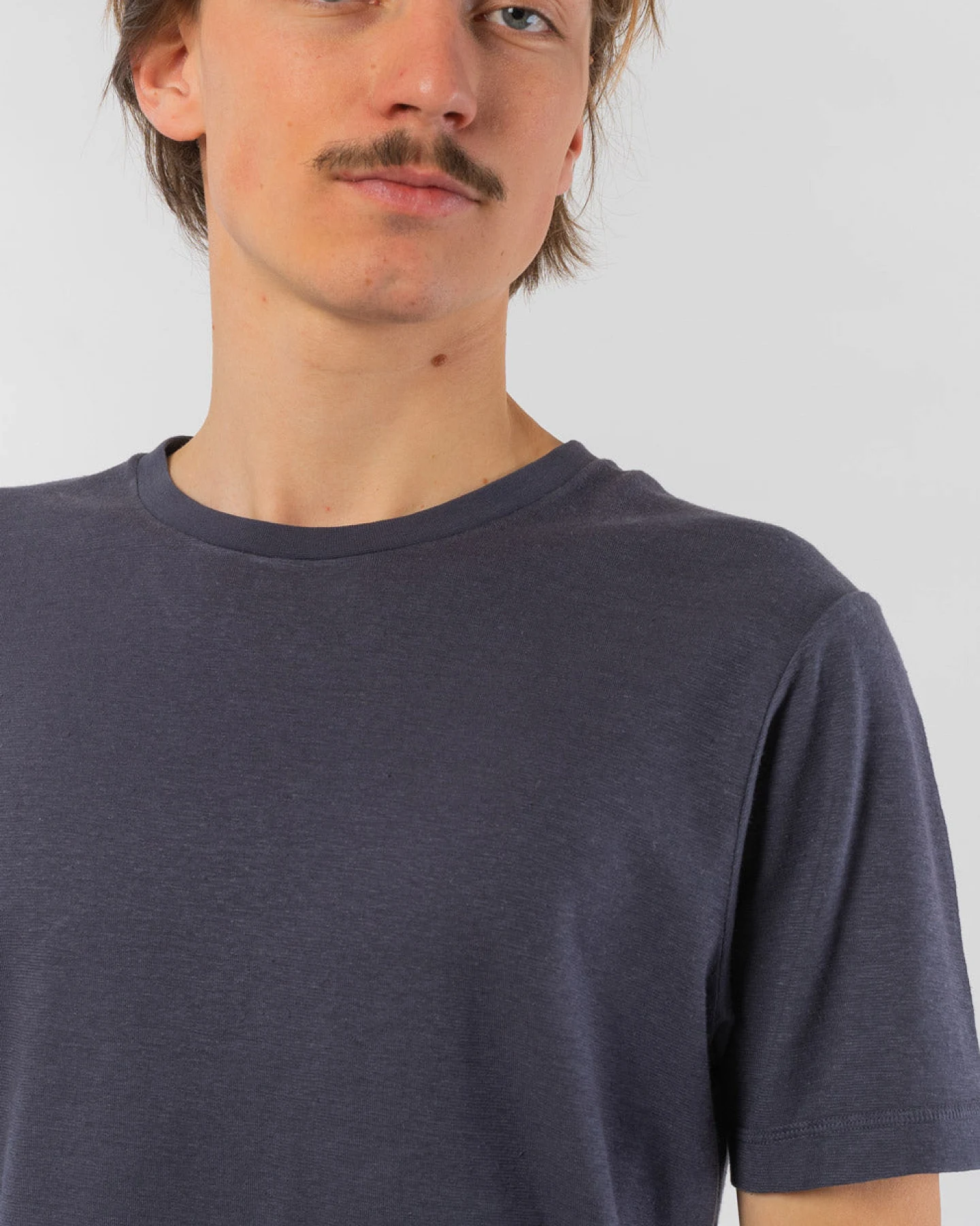 Slim Fit T-Shirt aus Hanf & Bio Baumwolle – Ansicht 5