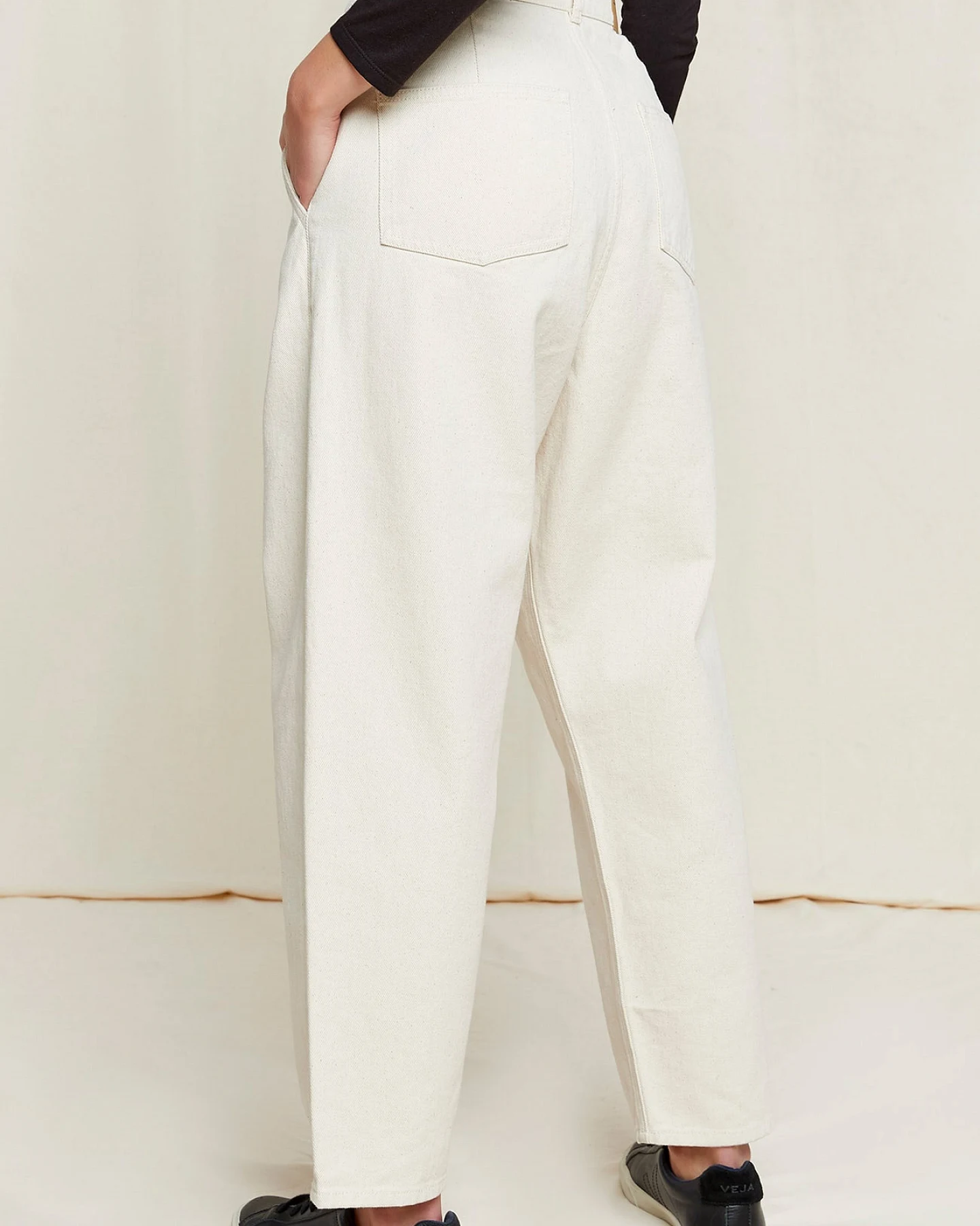 Tapaered Trousers aus Bio Baumwolle – Ansicht 4