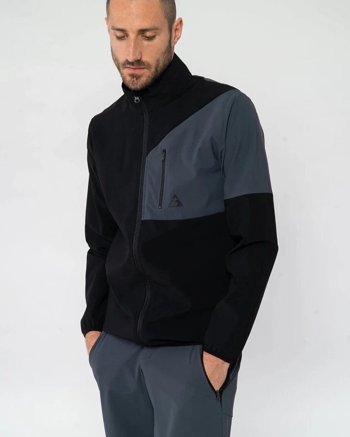 Sportjacke aus ECONYL®