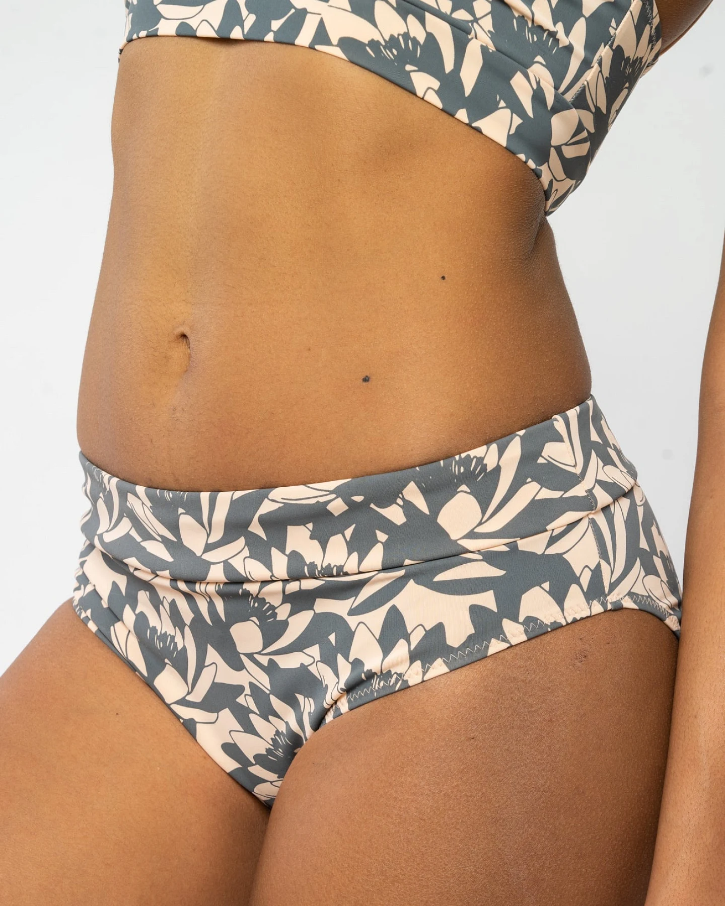 Bikini Hose aus ECONYL® – Ansicht 2