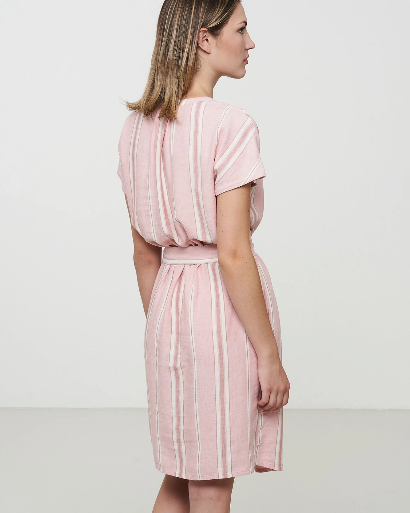 Gestreiftes Kleid aus ECOVERO™ – Ansicht 4