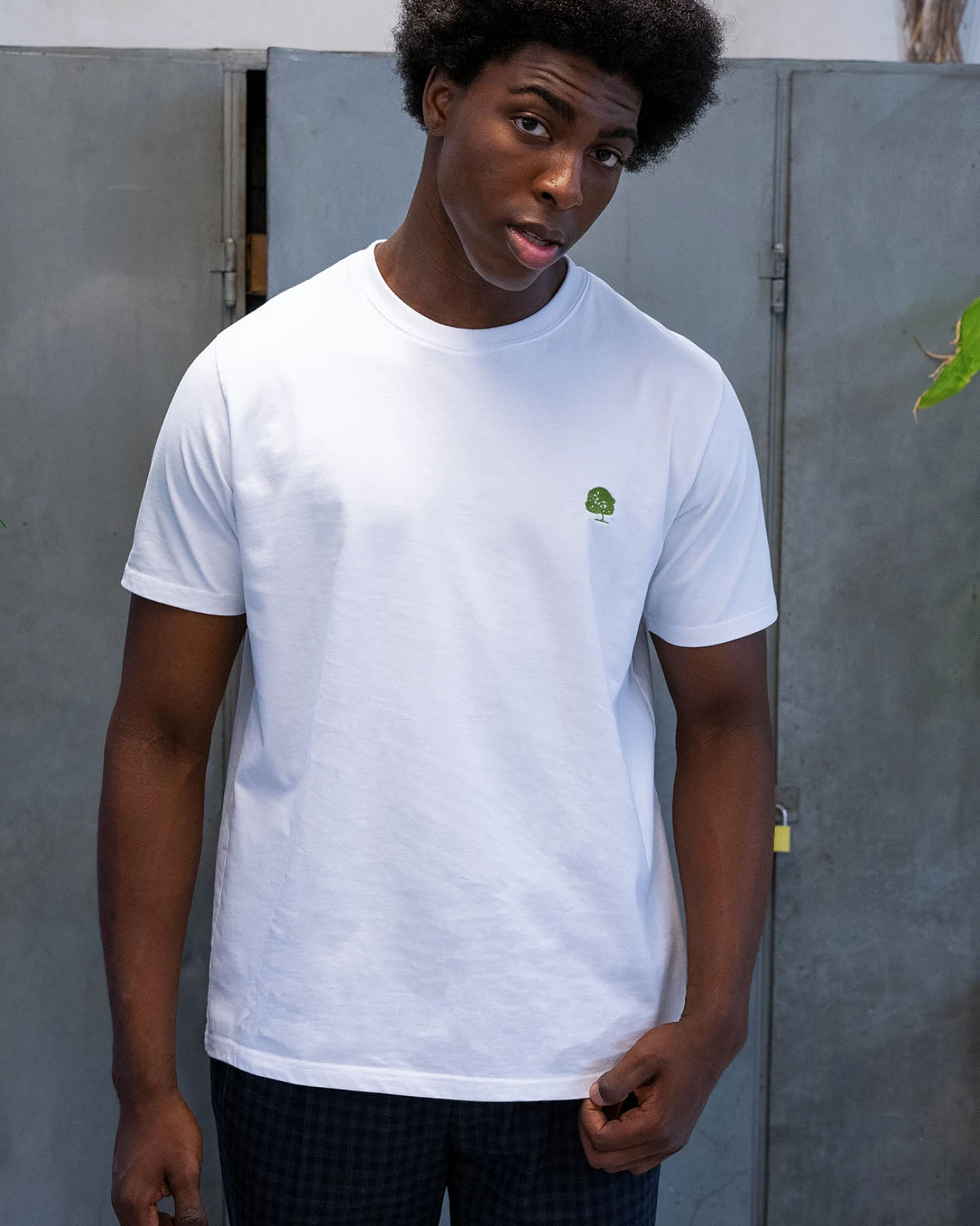 Heavy T-Shirt mit edler Stickerei aus Bio Baumwolle – Ansicht 2