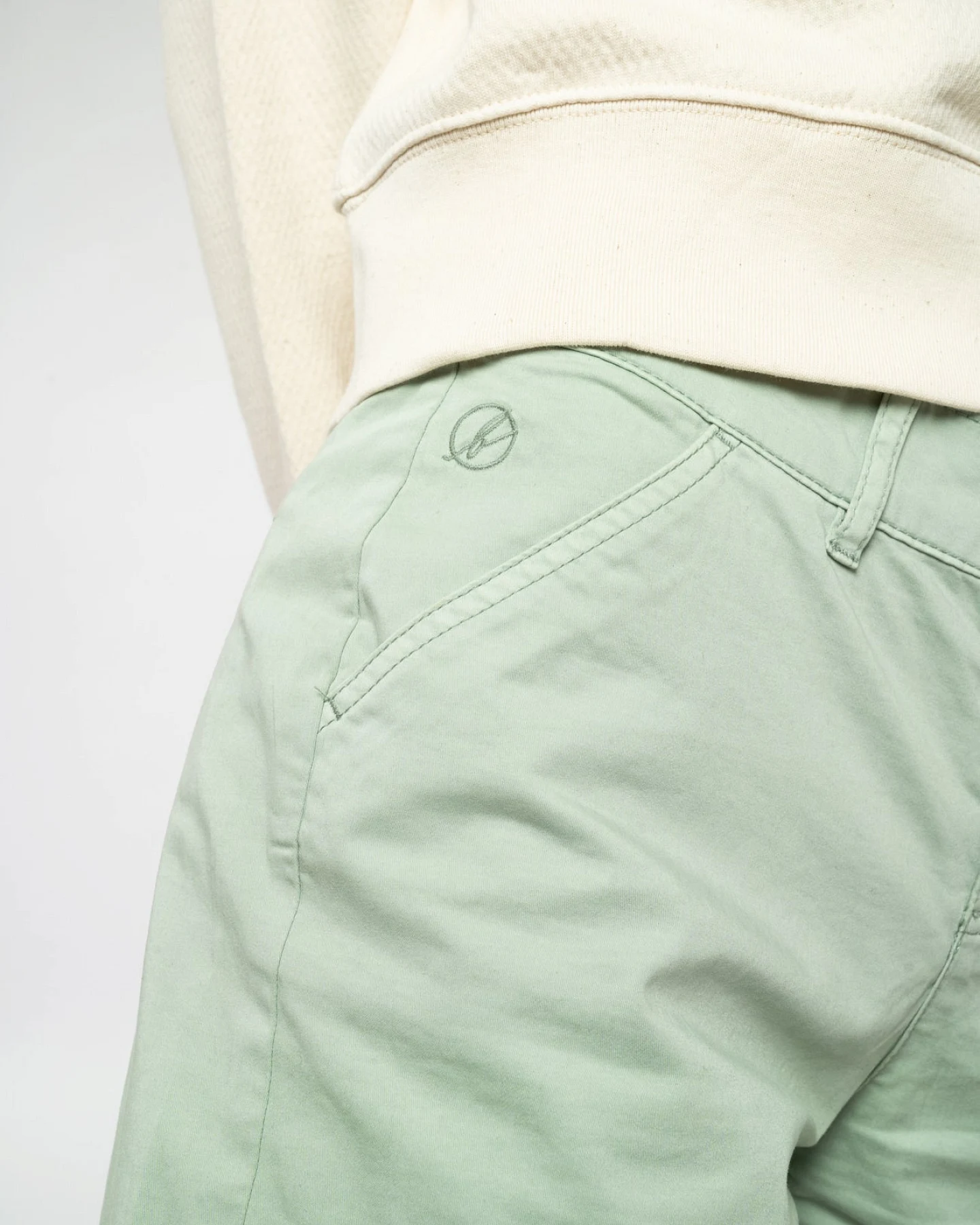 Micro-Chino Shorts aus Bio Baumwolle – Ansicht 4
