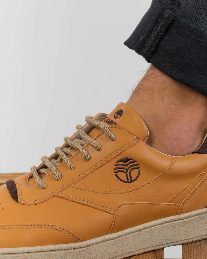 Caramel Schuhe aus recyceltem Polyester