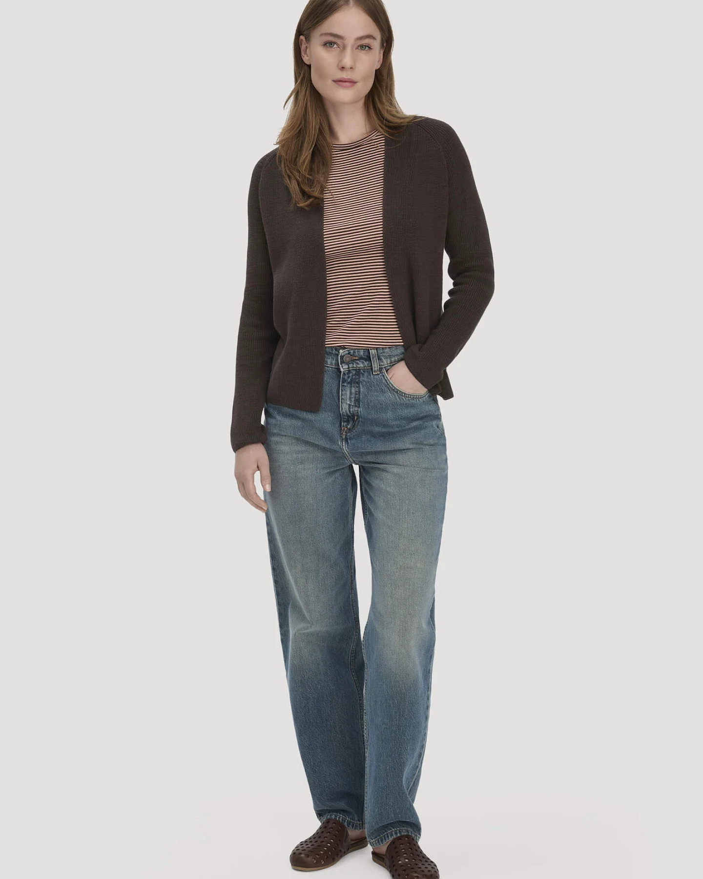 hessnatur Damen Strick Jacke Regular aus Bio-Baumwolle - braun - Größe XXL – Ansicht 2