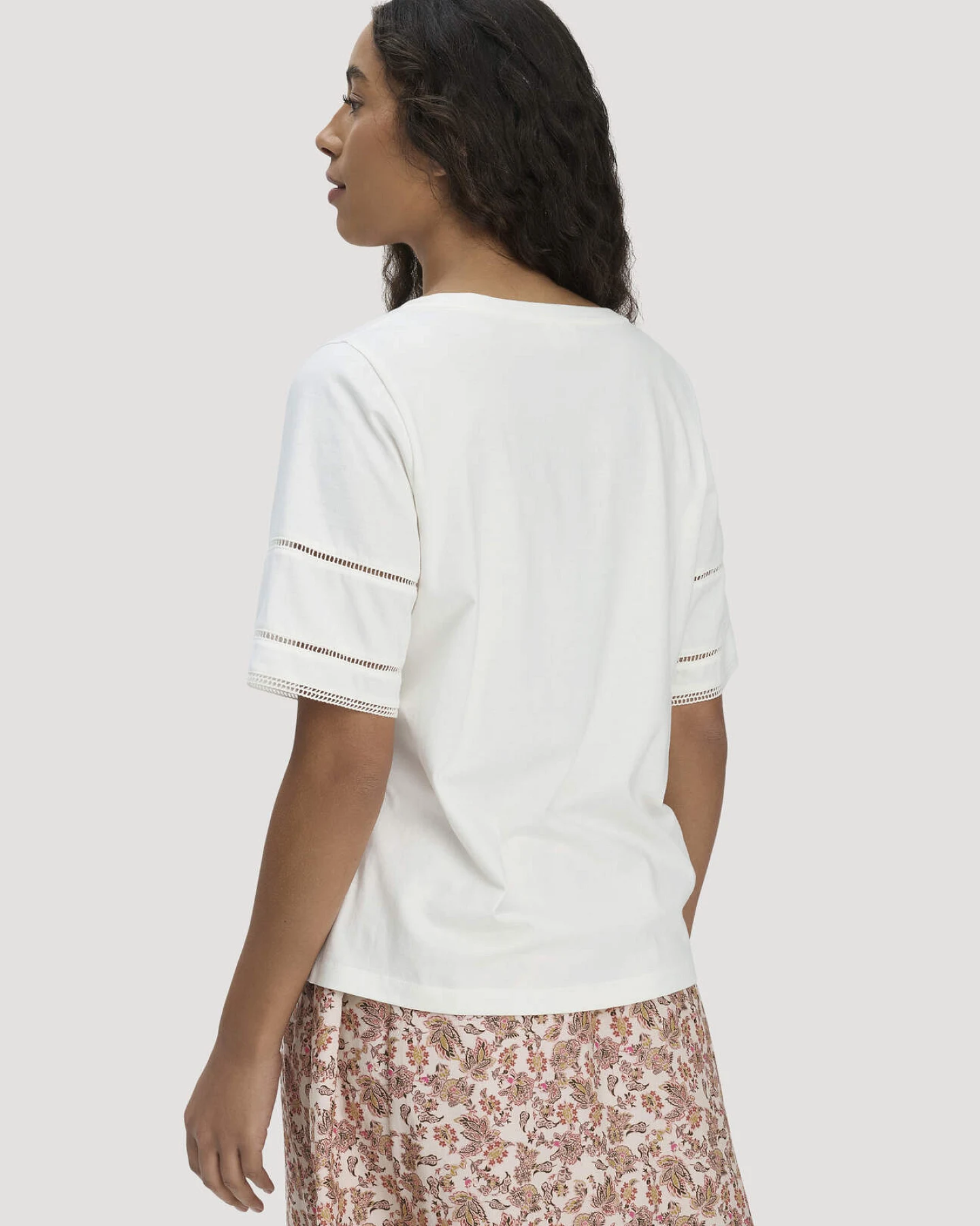 hessnatur Damen Bohemian Lace-T-Shirt Oversize aus Bio-Baumwolle - weiß - Größe L – Ansicht 3