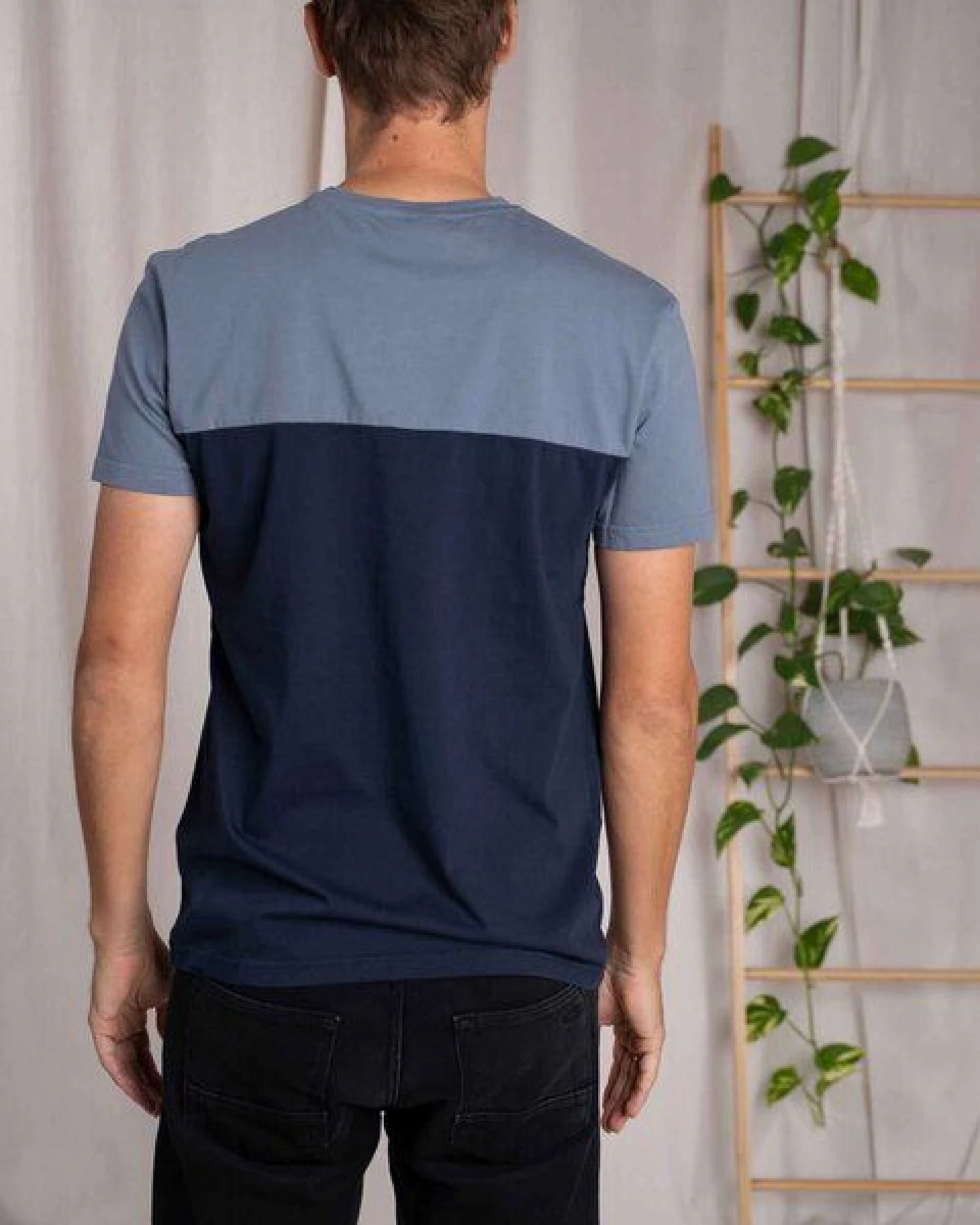 Vresh Clothing Verdy - Classic Fit Colourblock T-Shirt mit Brusttasche aus Biobaumwolle – Ansicht 3