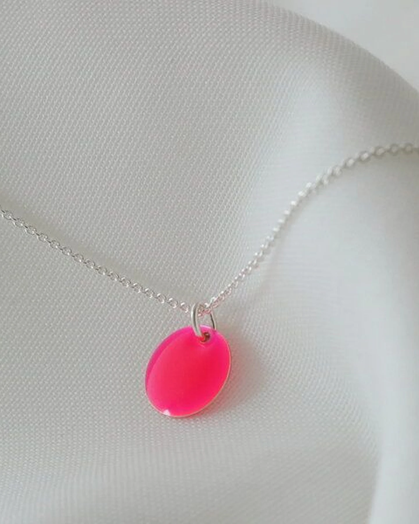 BELLYBIRD Jewellery Halskette - emailliertes Plättchen, Anhänger aus Silber mit Emaille – Ansicht 3