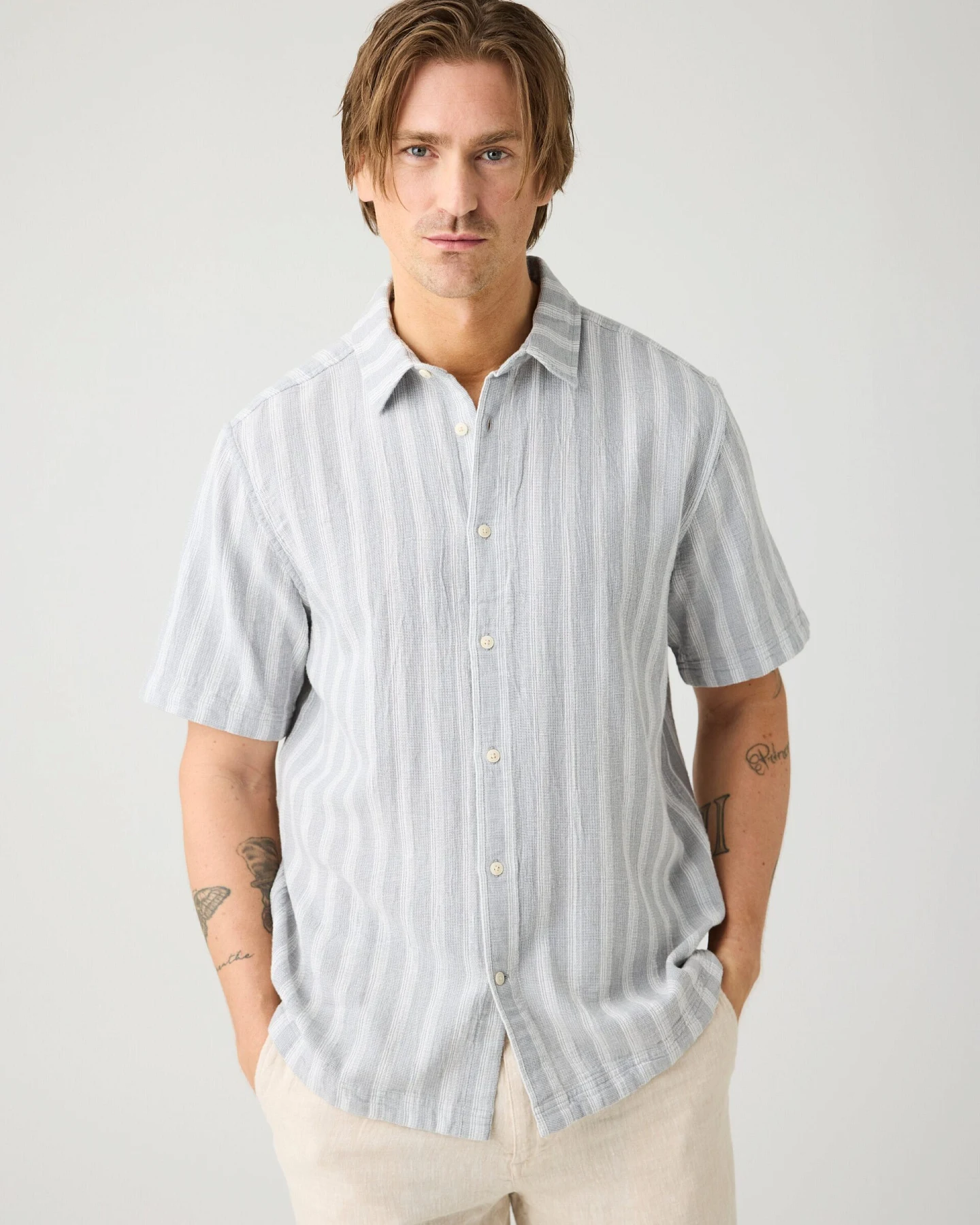 KnowledgeCotton Apparel Herren vegan Hemd Relaxed Stripe Kurzarm Grau – Ansicht 2